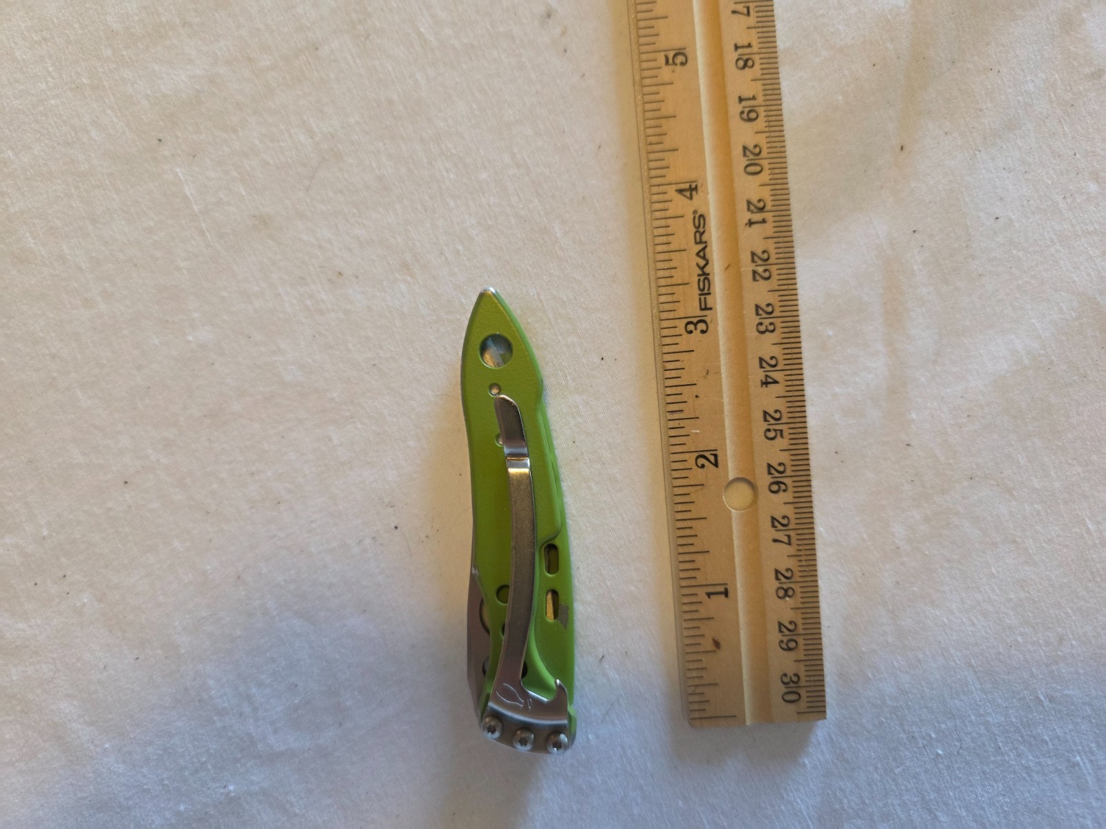 MT2601-024 – Leatherman Skeletool Multi-Tool + Case Free Shipping Used