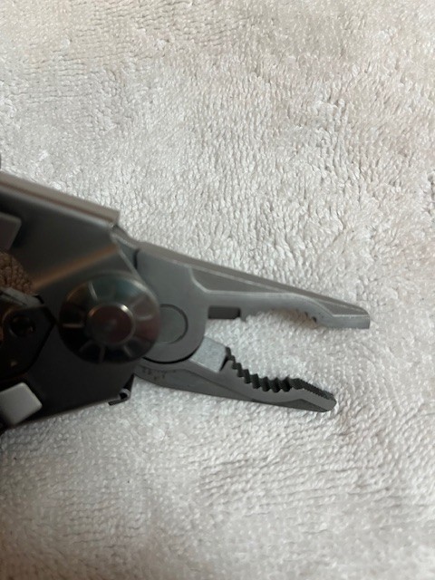 Gerber Grappler Multi tool w/locking pliers. Near Mint condition w/Case