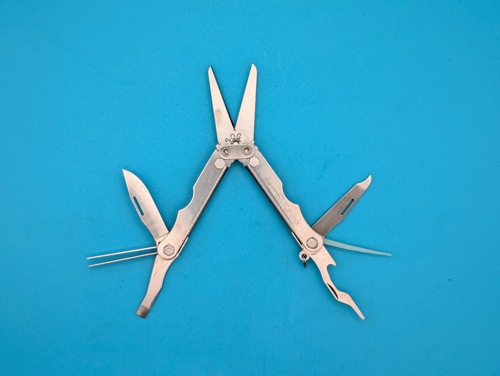 SOG Crosscut Multitool Knife!