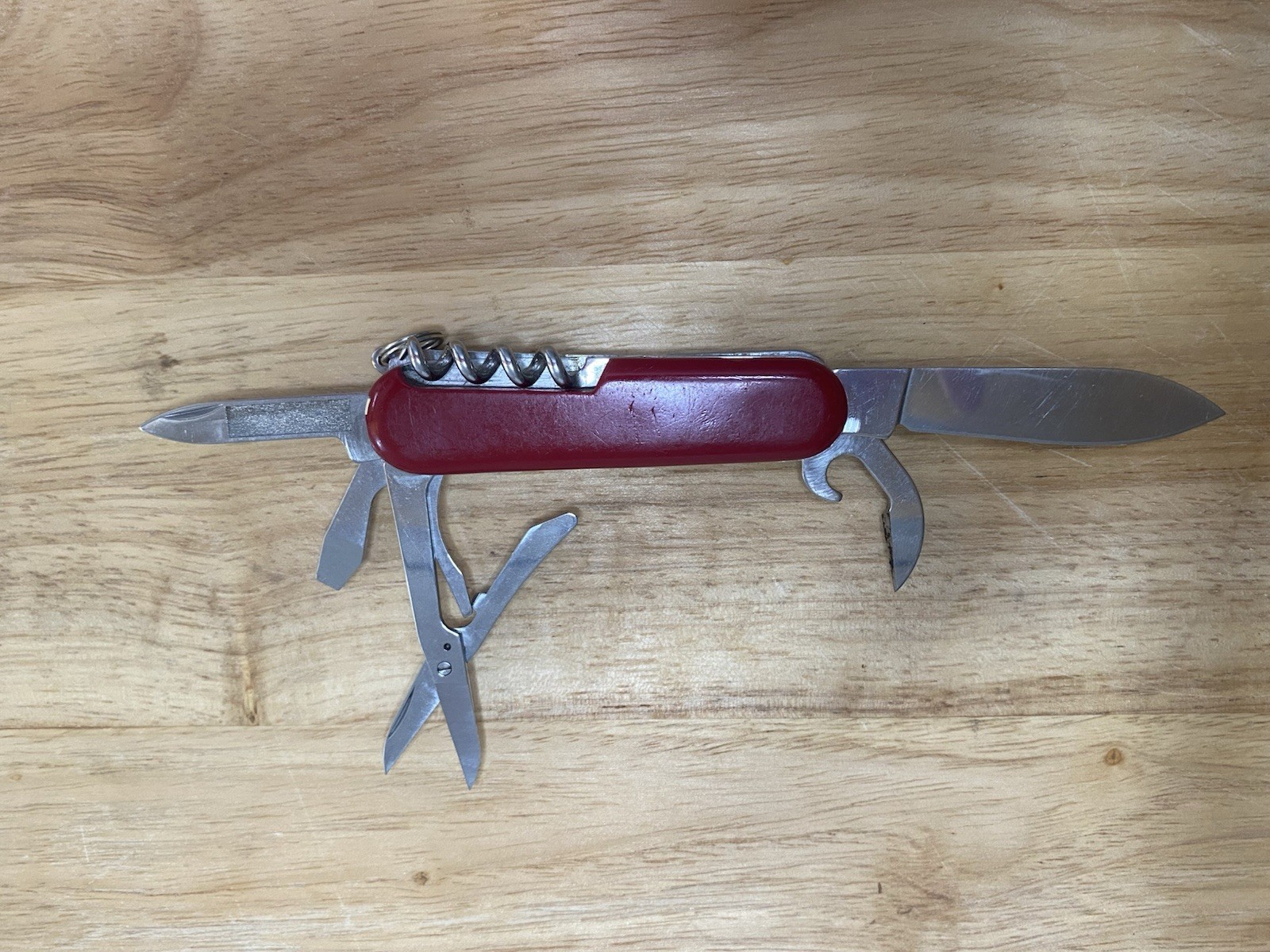 Wenger Traveler Swiss Army Knife Red 7-Tool 2.5in Blade Scissors Corkscrew