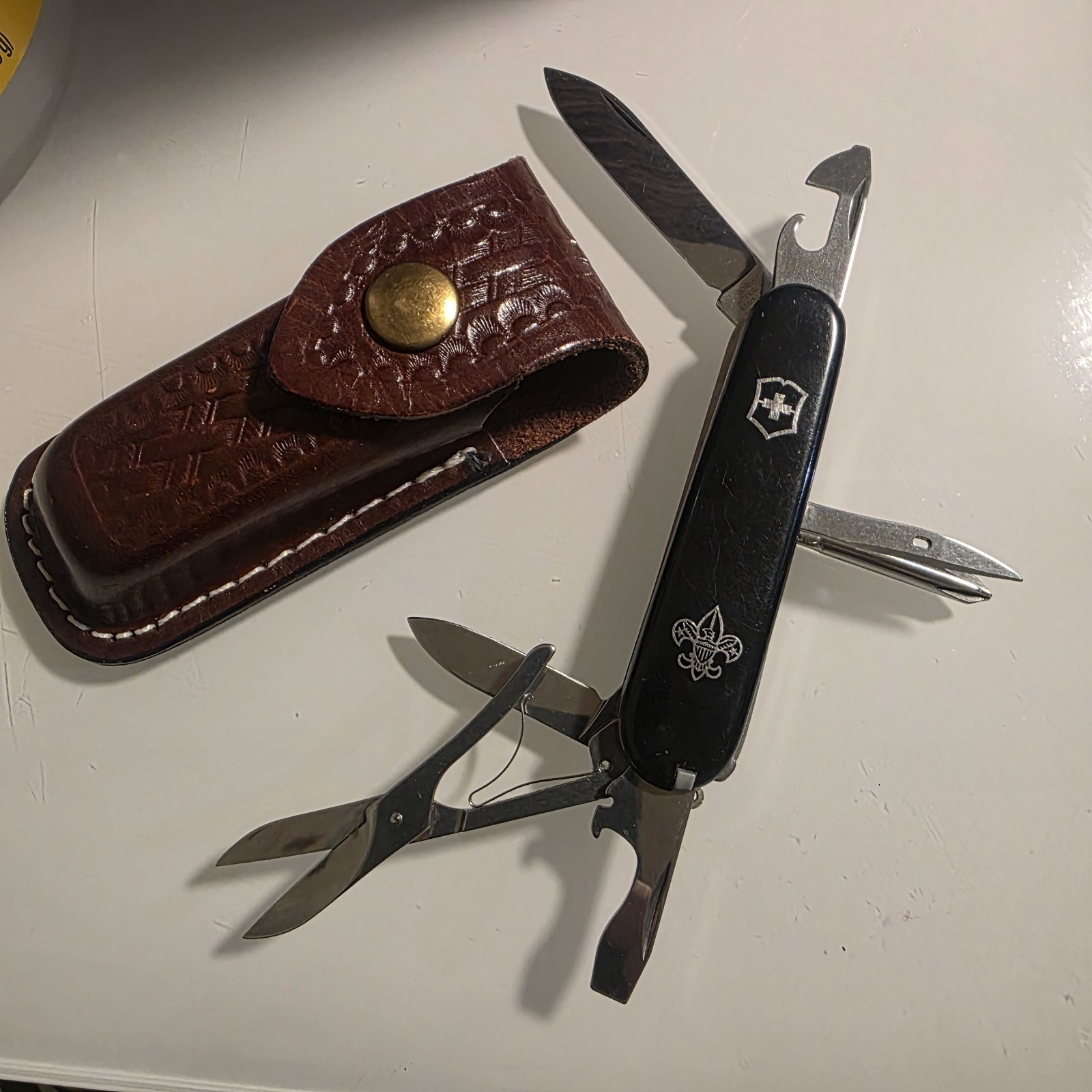 Victorinox Classic Black 7-Tool Multi-Tool Knife Scissors Keyring 2.5in