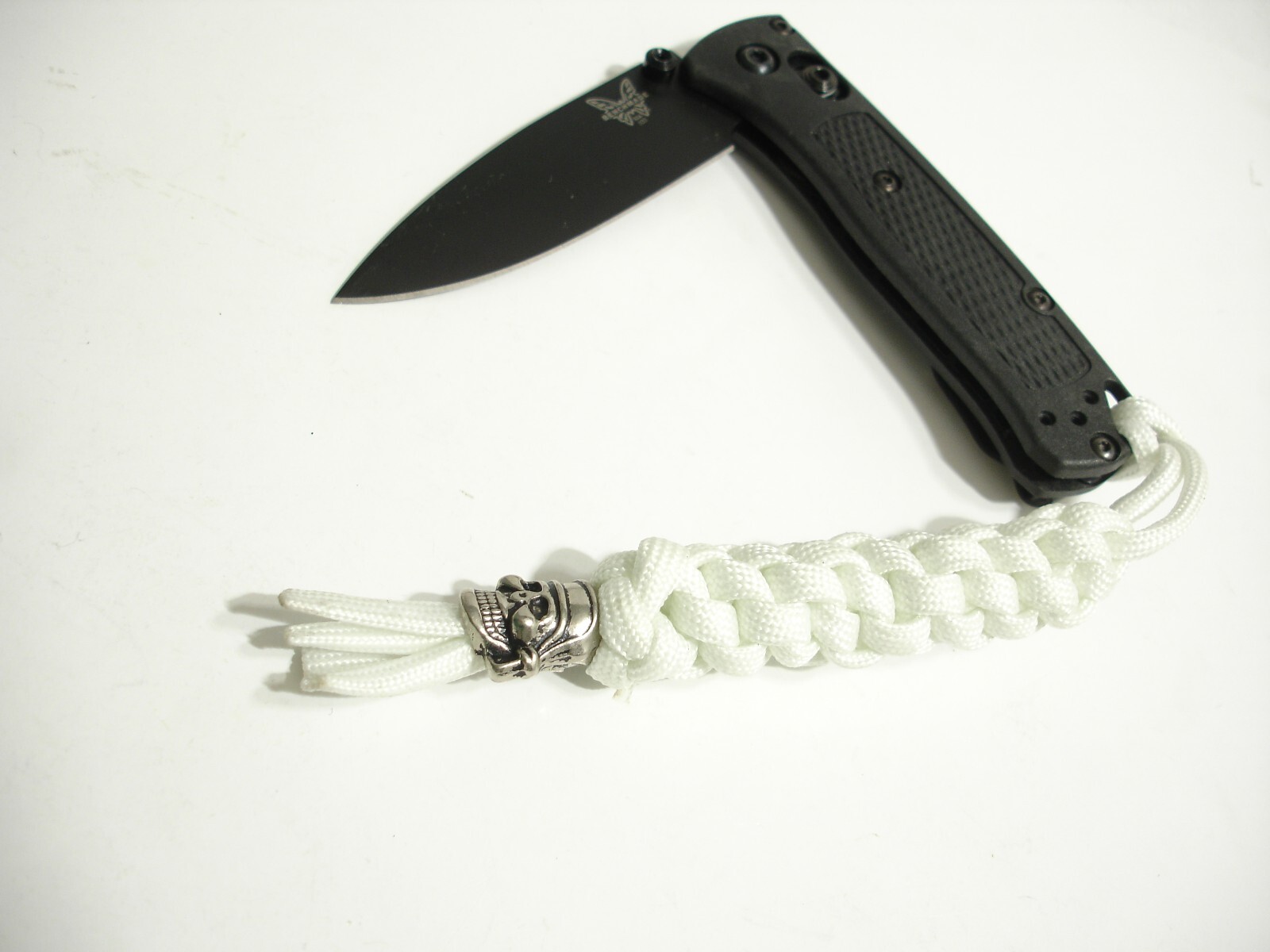 HANDMADE WHITE 550 PARACORD KNIFE LANYARD W/SILVERTONED PIRATE BEAD MADE IN USA