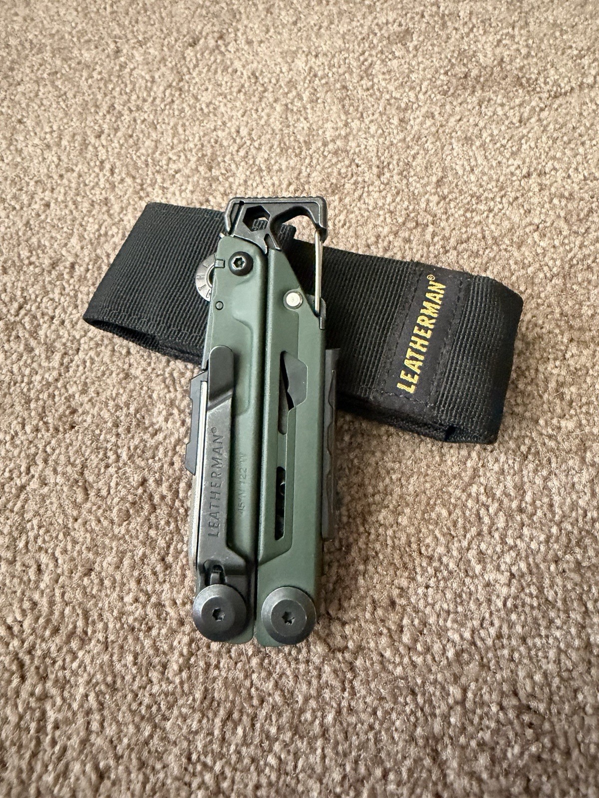 Leatherman Signal 19-in-1 Multi-Tool Forest green And black. New, Never Used.