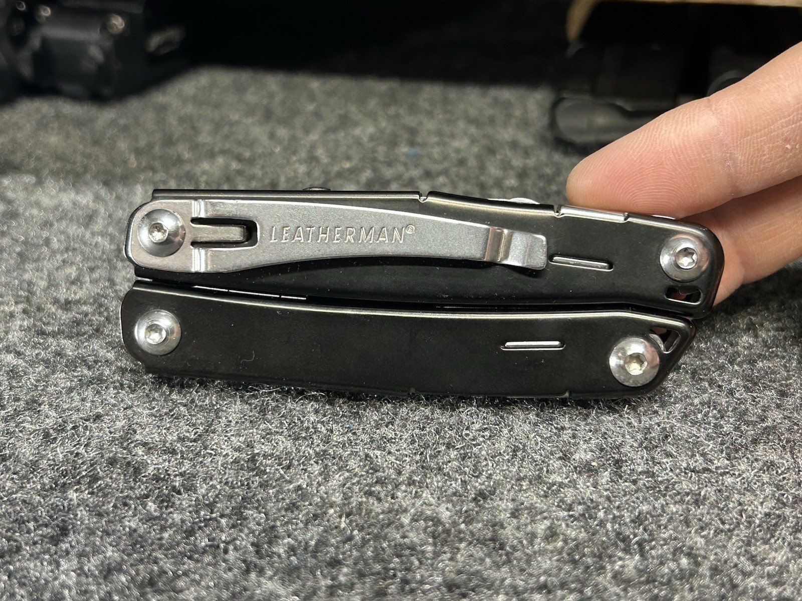 *Rare* Black Leatherman Wingman with 14 tools Needle Nose pliers, wire cutter