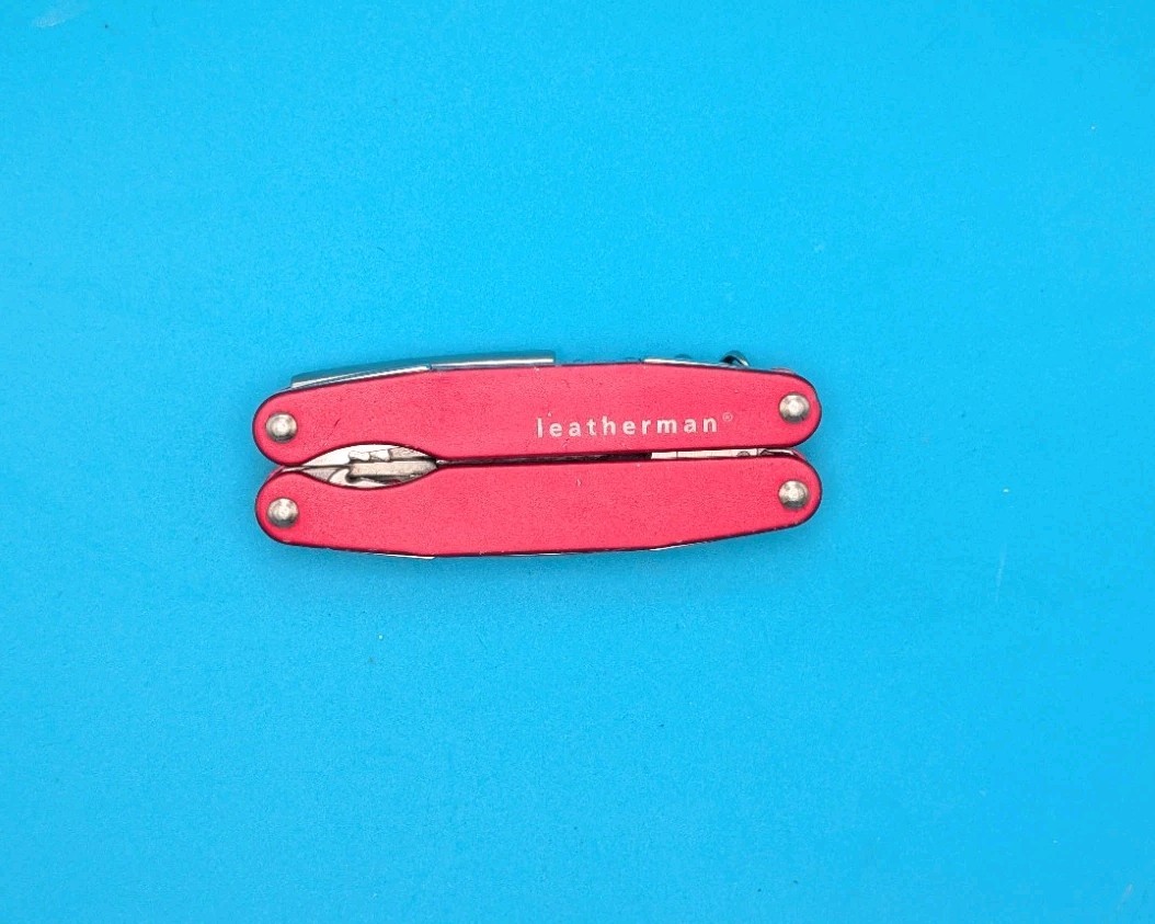 Leatherman Juice C2 Red Multi Tool! RETIRED!