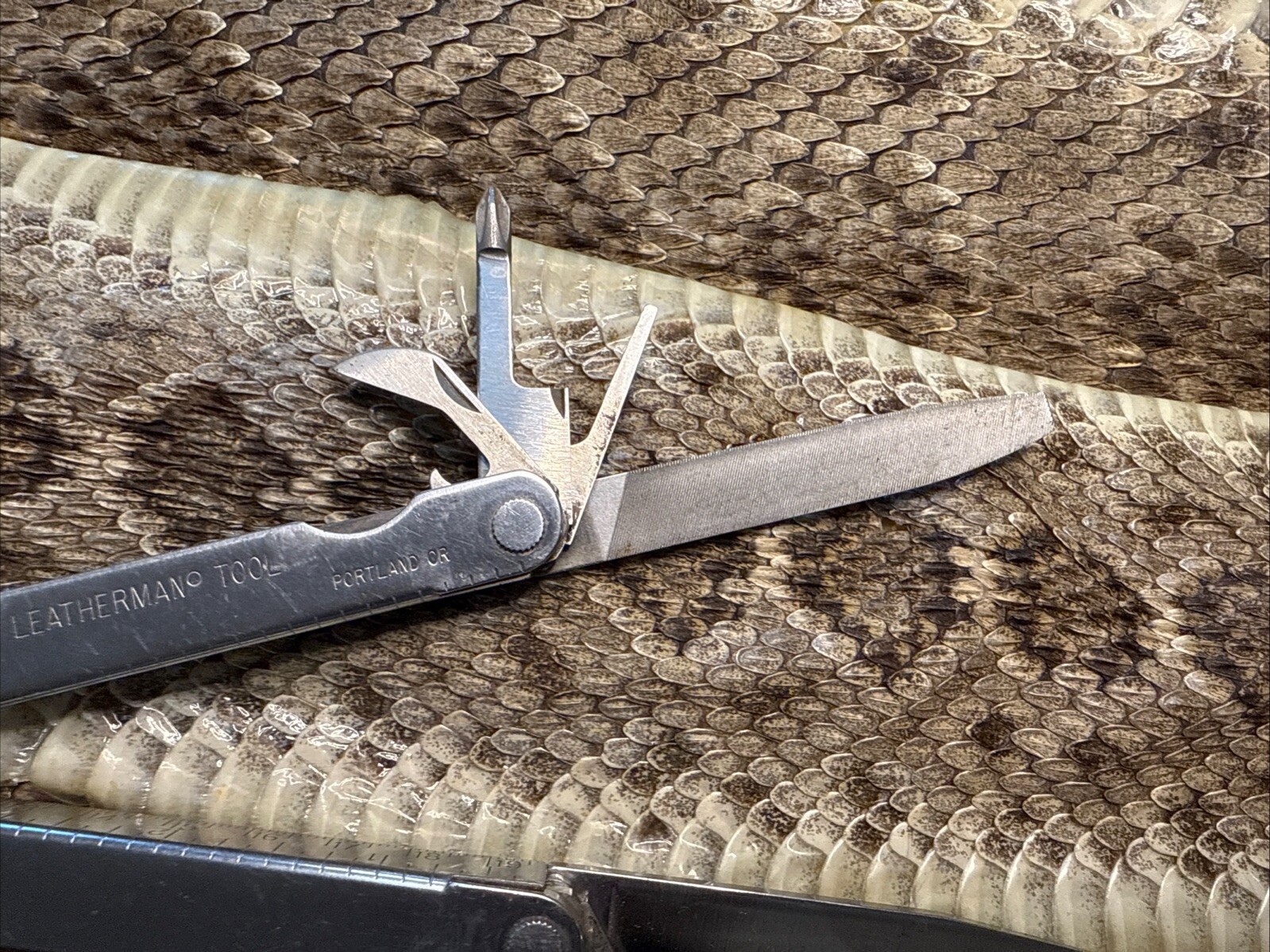 Vintage “LEATHERMAN” Multi-Tool Portland OR. USA w/Leather Sheath Very Clean
