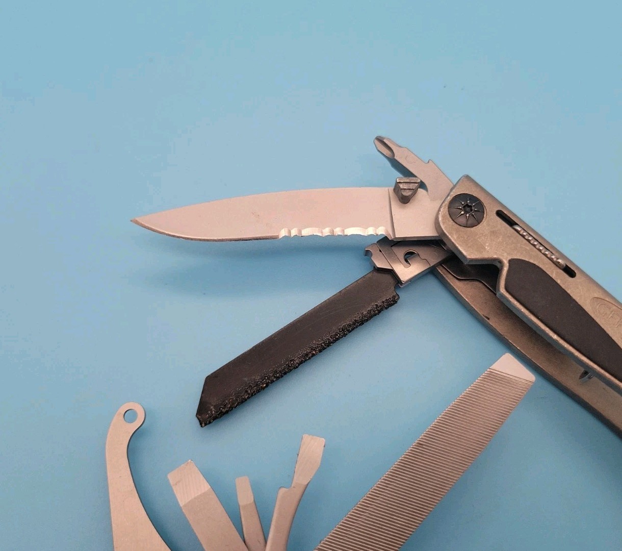 Gerber MP800 Legend Multi-Plier Multi Tool – Carbide Cutters Pliers, Knife, File
