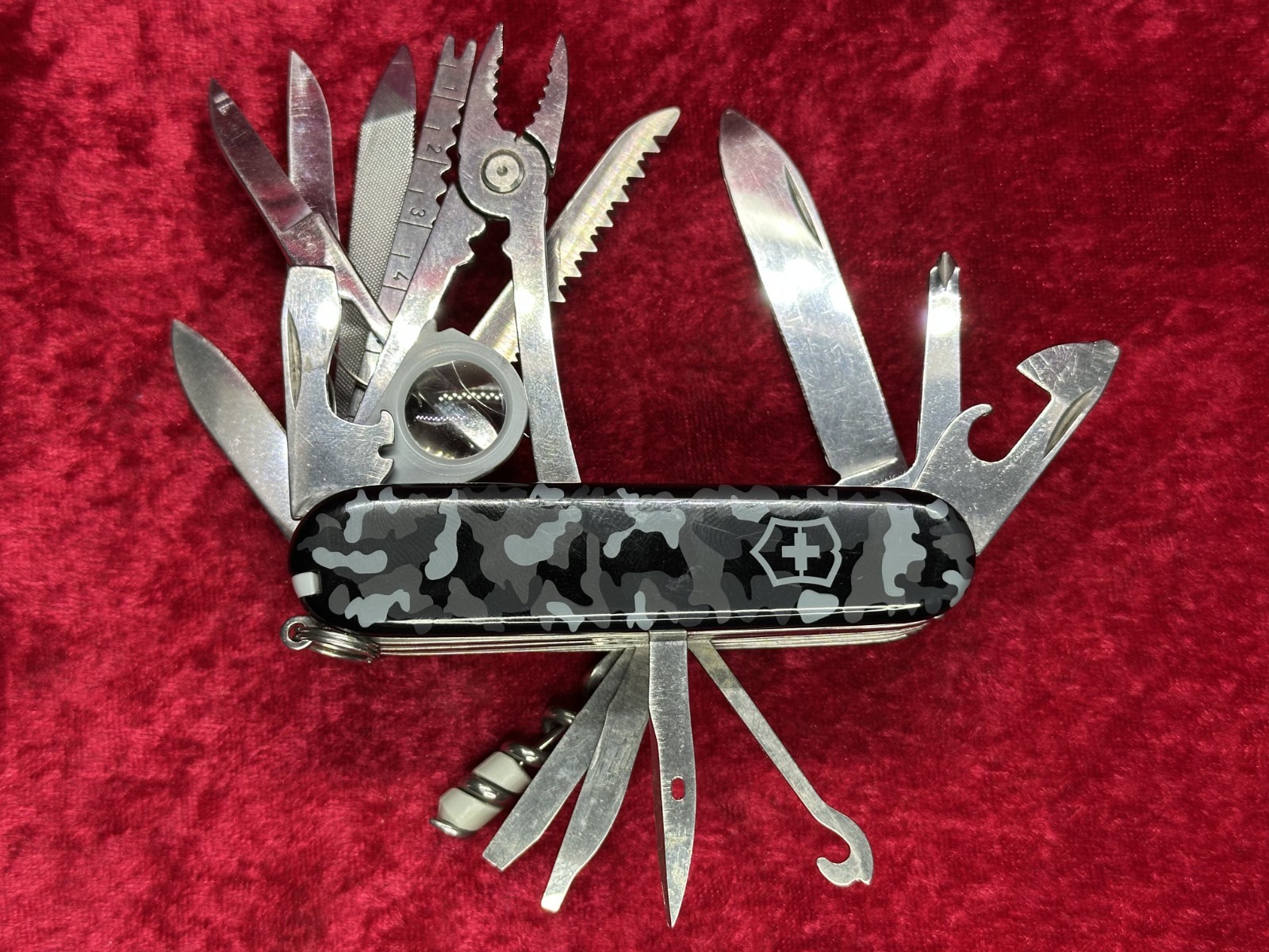 Victorinox SwissChamp Navy Camo Swiss Army Knife 91mm 21 Tool 8 Layer (684)