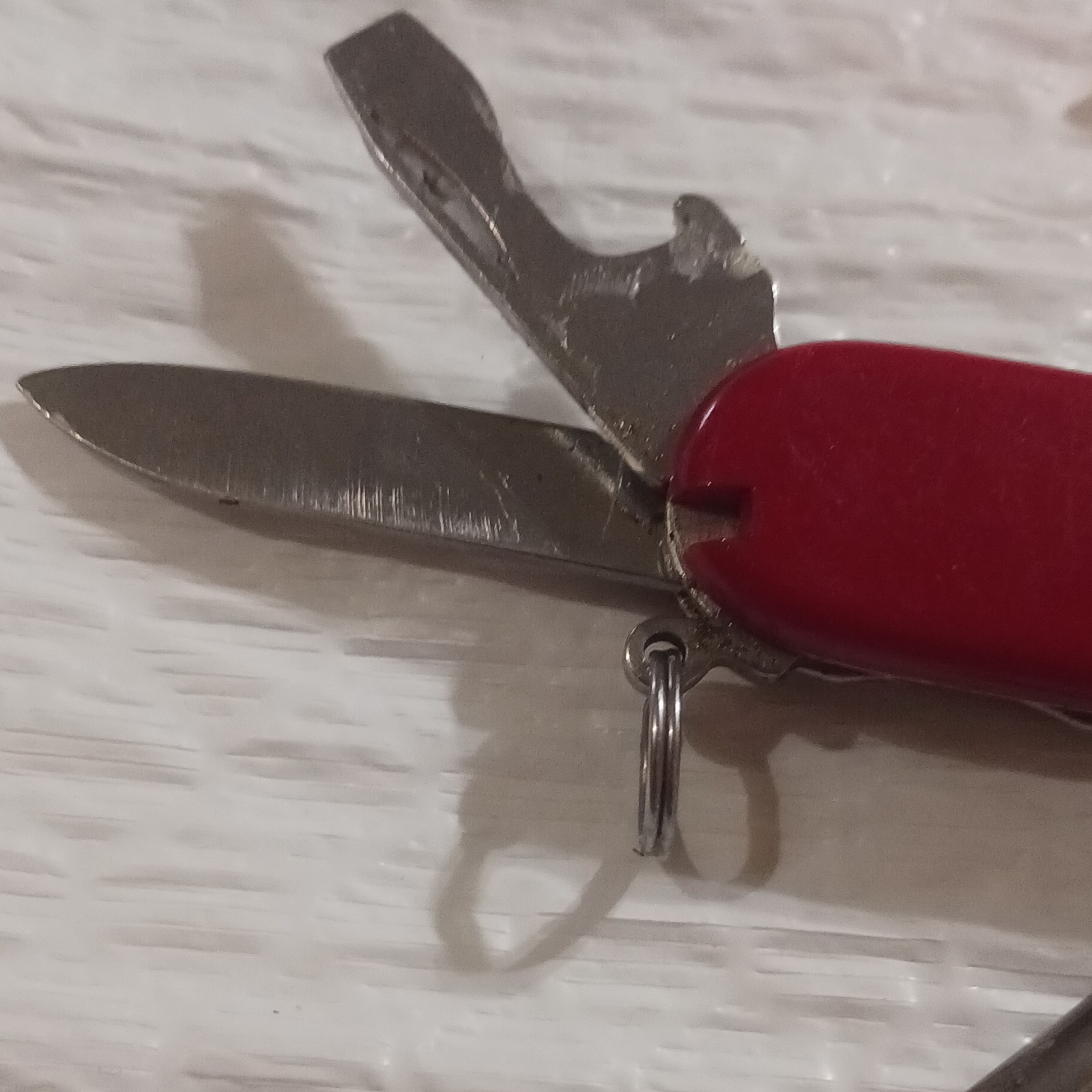 Victorinox Classic SD Swiss Army Multi-Tool Red 6-Tool Keyring 2in Blade