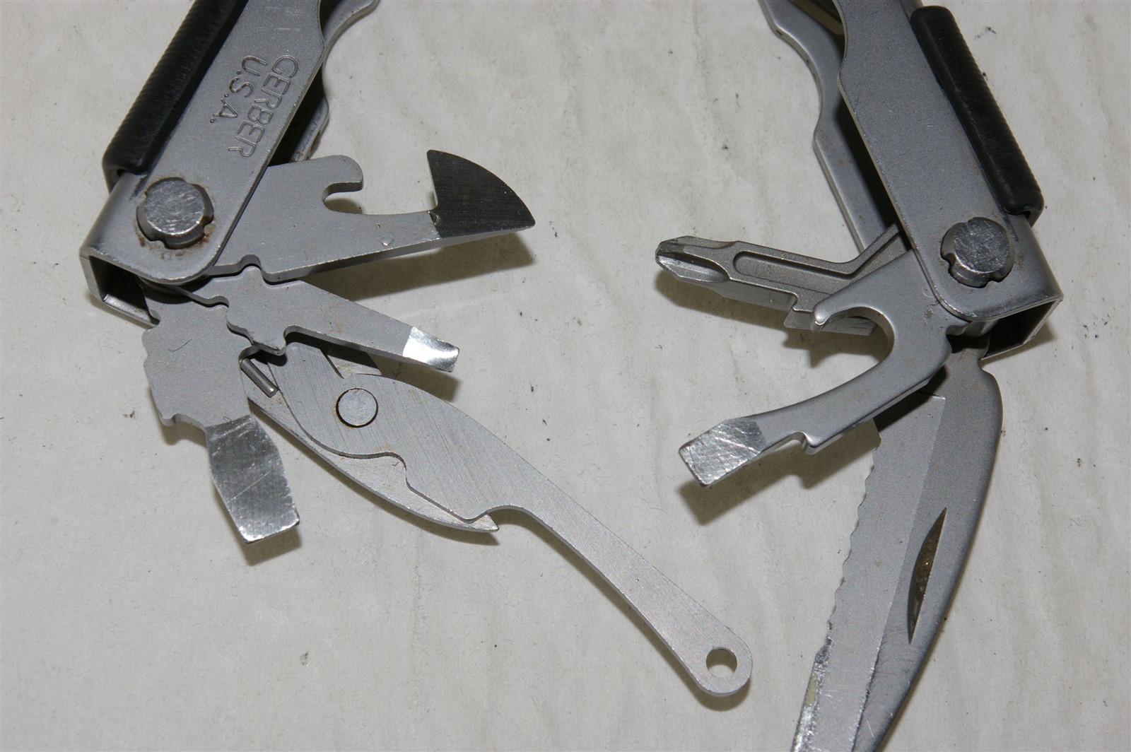 Gerber MP400 Compact Sport Multi-Tool Multi-Plier Stainless Silver