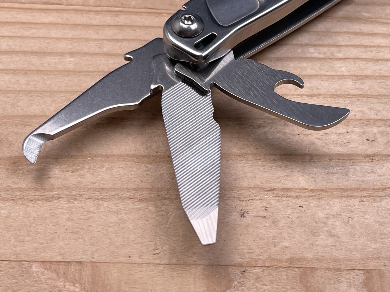 Leatherman Rev Multi‑Tool Knife – Stainless Steel w/ Pocket Clip 06/15