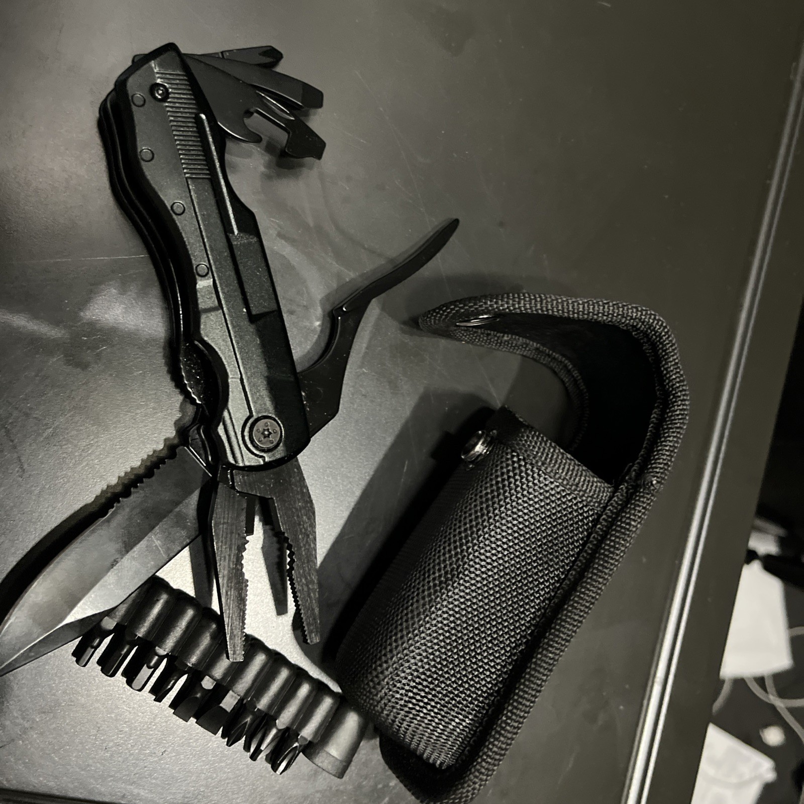 ONEAGE® 20-in-1 Multitool Knife w/ Screwdriver bits & Nylon Belt Shealth