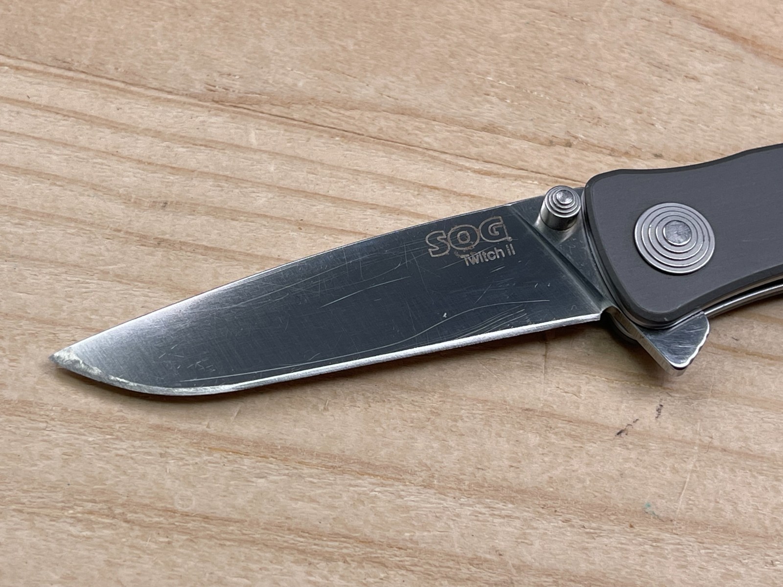 SOG Twitch II A/O Flipper 2.65″ Plain Blade Folding Pocket Knife Aluminum Handle