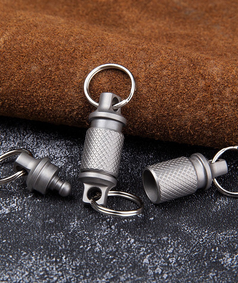Titanium Alloy Insert Buckle Gimbal Ring Portable Double Keychain Pendant EDC