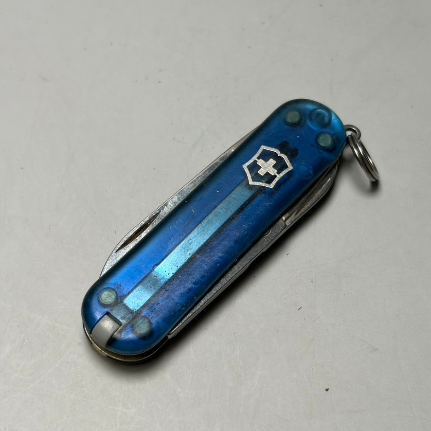 VTG VICTORINOX CLASSIC SD SWISS ARMY KNIFE KEYCHAIN TRANSLUCENT BLUE