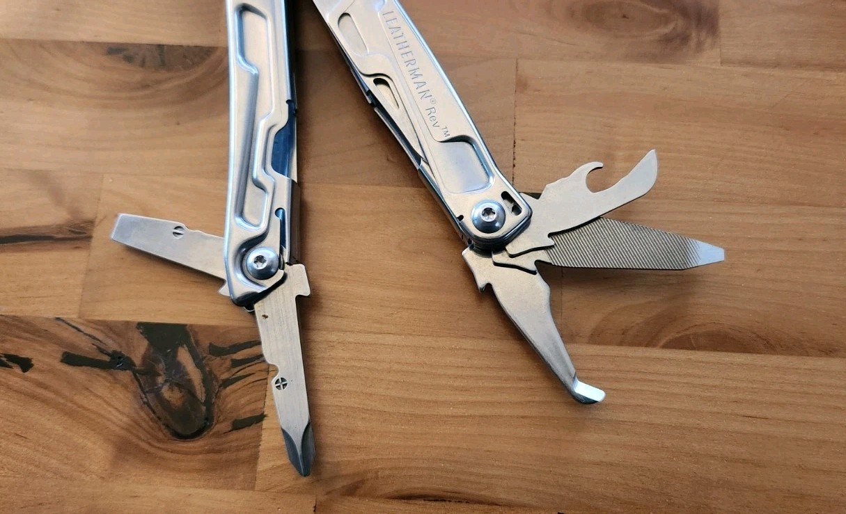 Leatherman Rev Multi Tool Knife Pliers Screwdrivers Blade – QTY 1