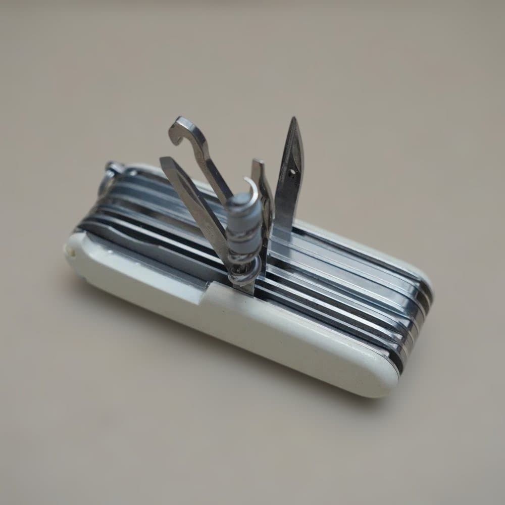 Vintage Victorinox Swisschamp White Multi Tool Knife w/Leather Case
