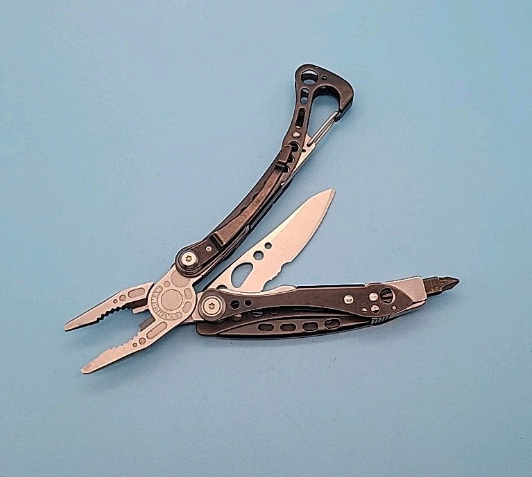 Leatherman Skeletool CX Multi-Tool – Combo Edge 154CM Blade – Driver Bits