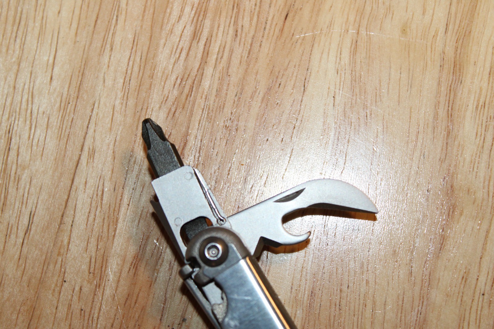 Leatherman Wave Multi-Tool 18-in-1 Stainless Steel w/ Sheath