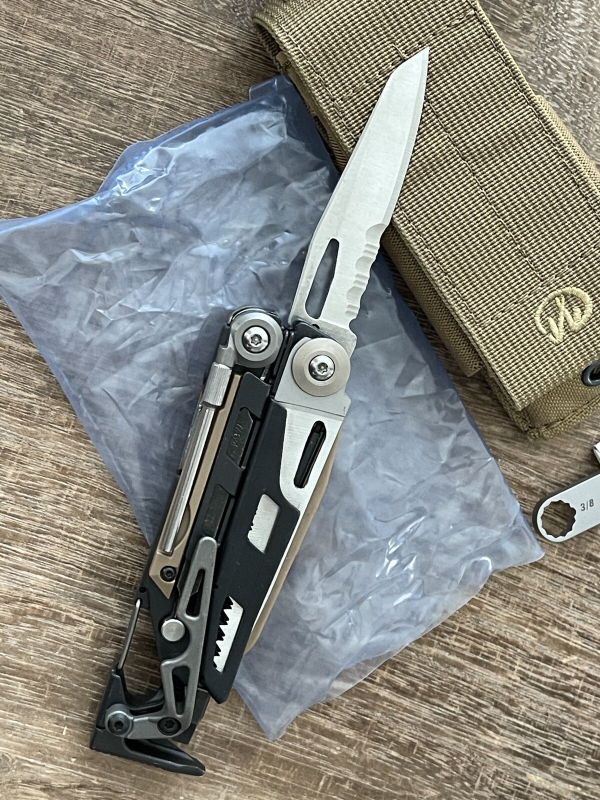 Leatherman MUT w/Titanium Clip multi tool, dark brown molle sheath. Rare 03/2013
