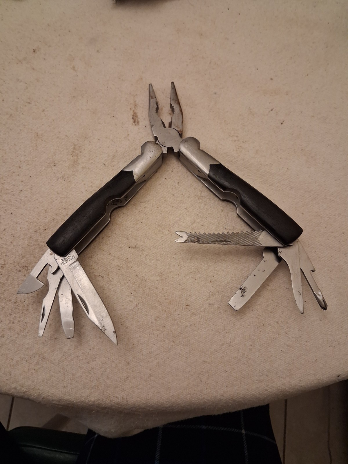Multi Pocket Tool. Knife, Saw, Slot Tip, Phillips, Can Opener, Measure, Cut,…