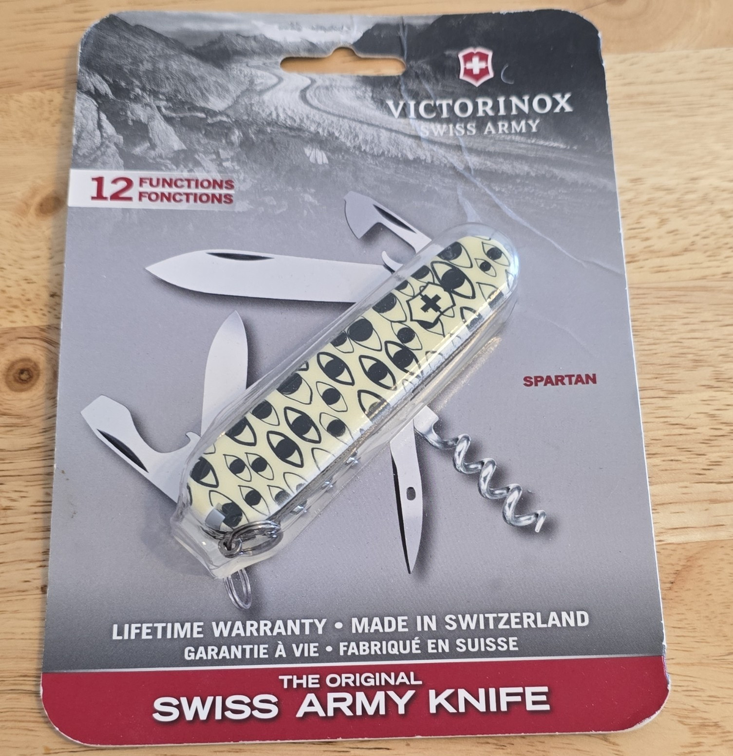 Victorinox Swiss Army Spartan 12-Tool Pocketknife Ivory/Black, Swiss Made