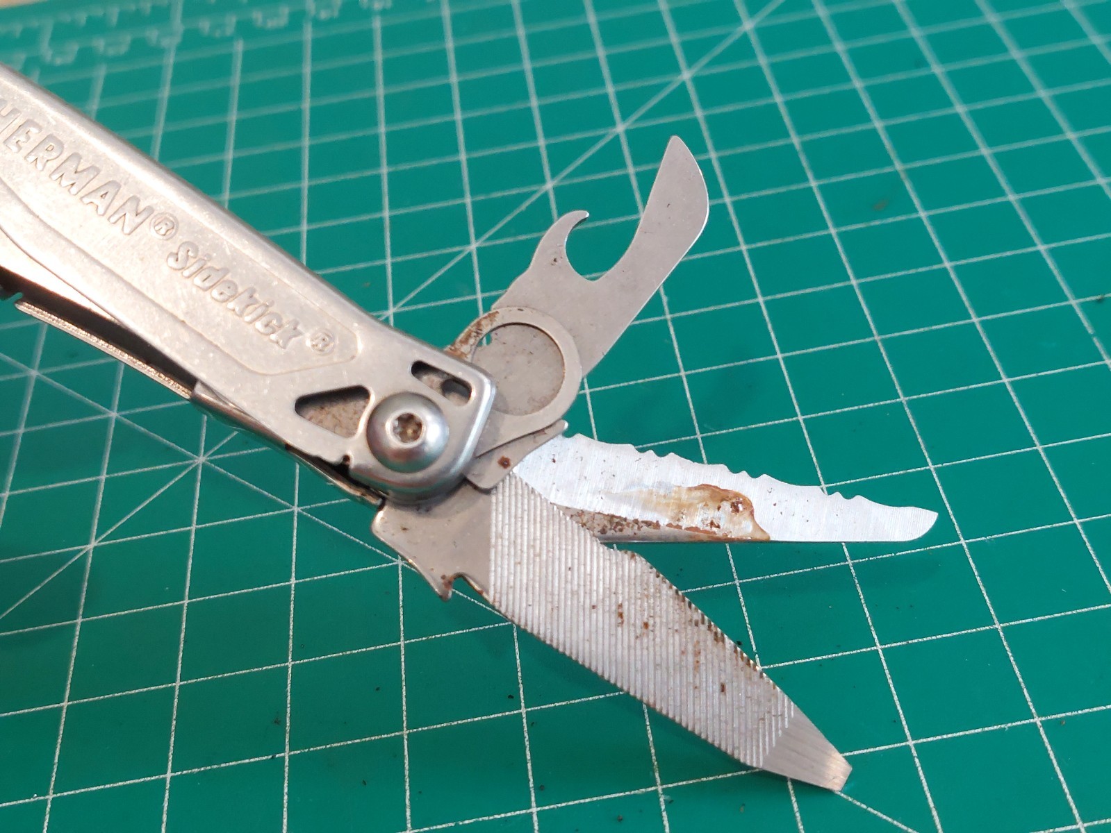 Leatherman Sidekick Multi-Tool Some Rust Somewhat Hard to Open Side Tools
