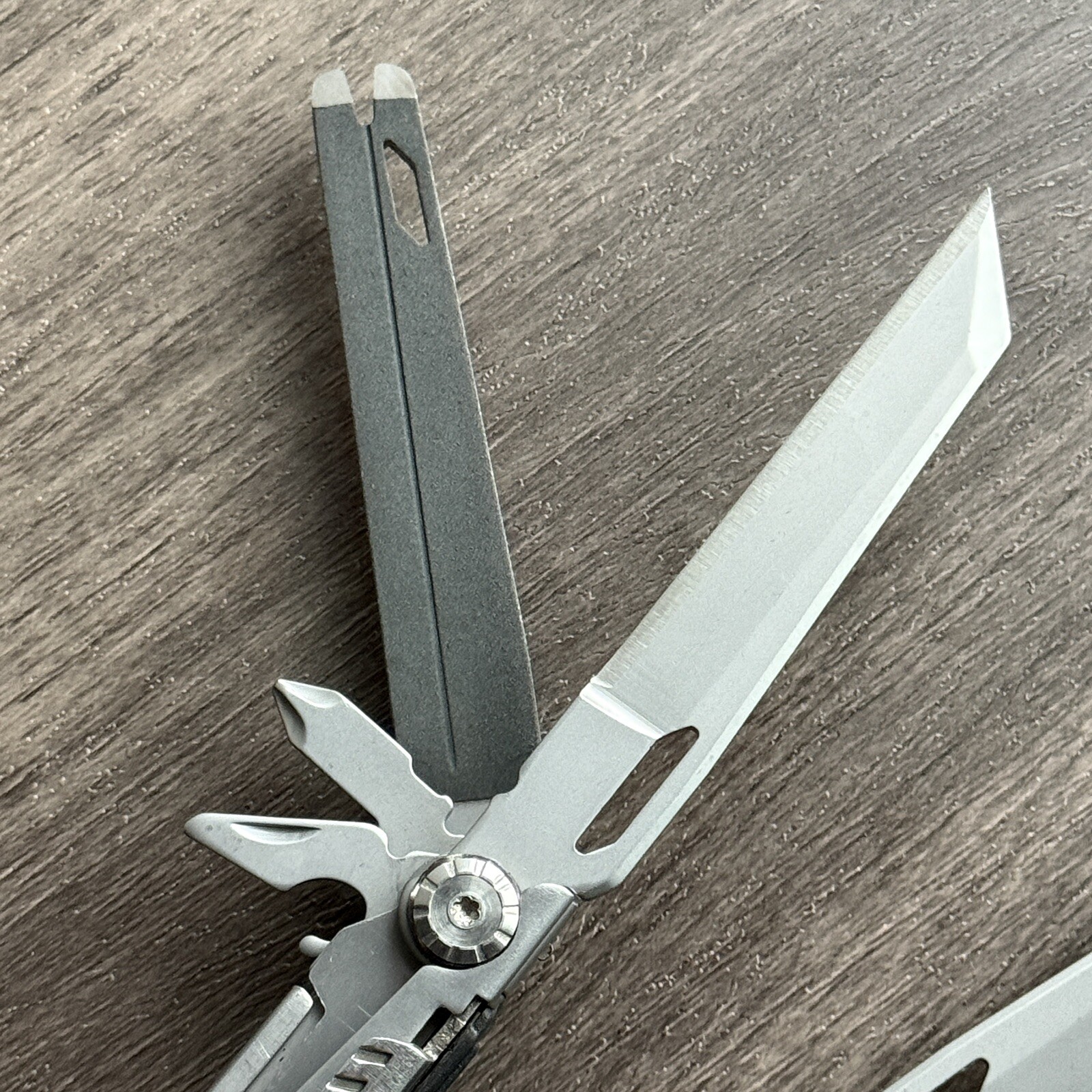 Gerber FLIK Fisherman Multi Plier Gerber FLiK Fish with Extra Long Pliers