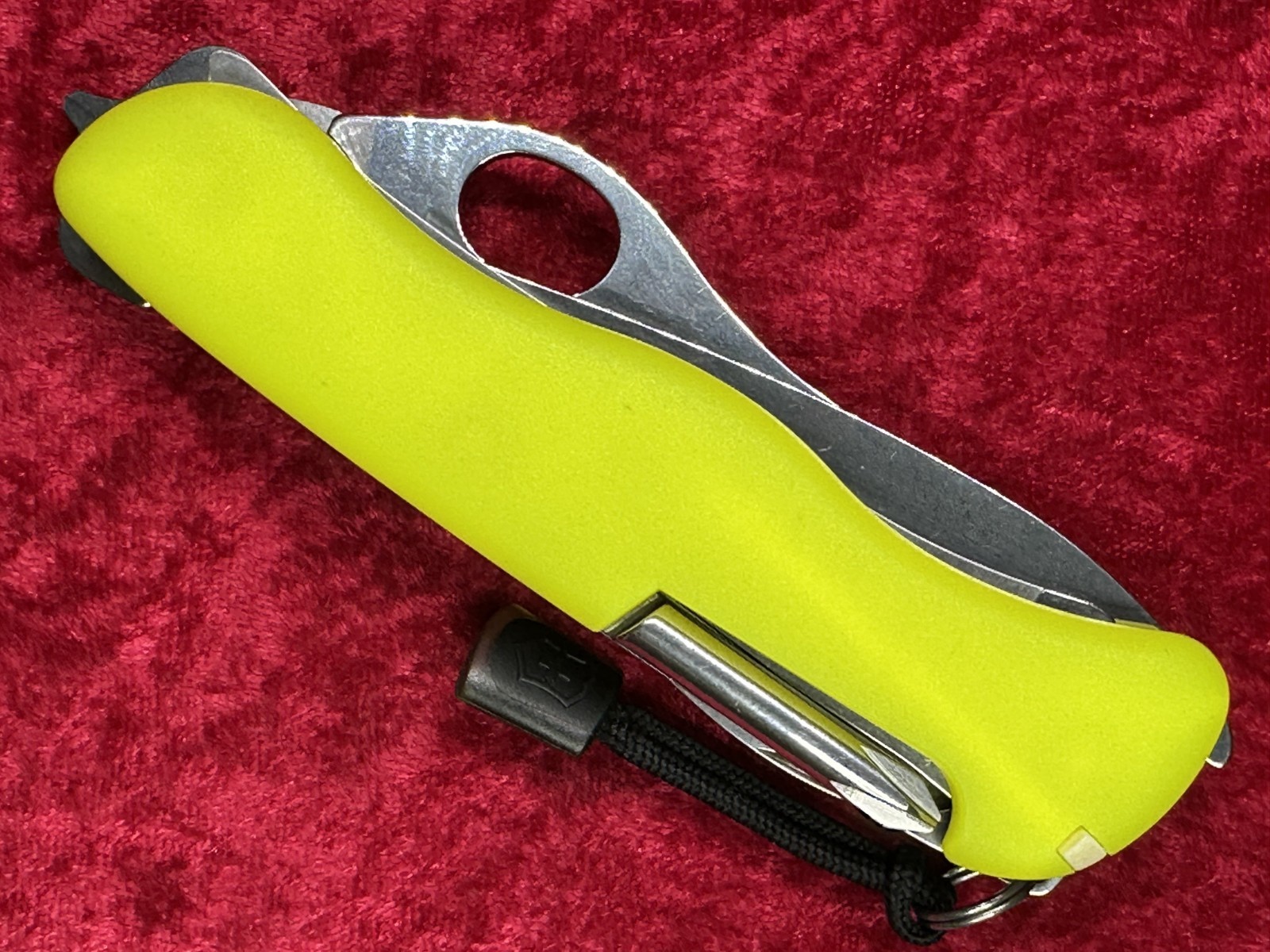 Victorinox RescueTool StayGlow Handle Large Swiss Army Knife 111mm 11 Tool (642)