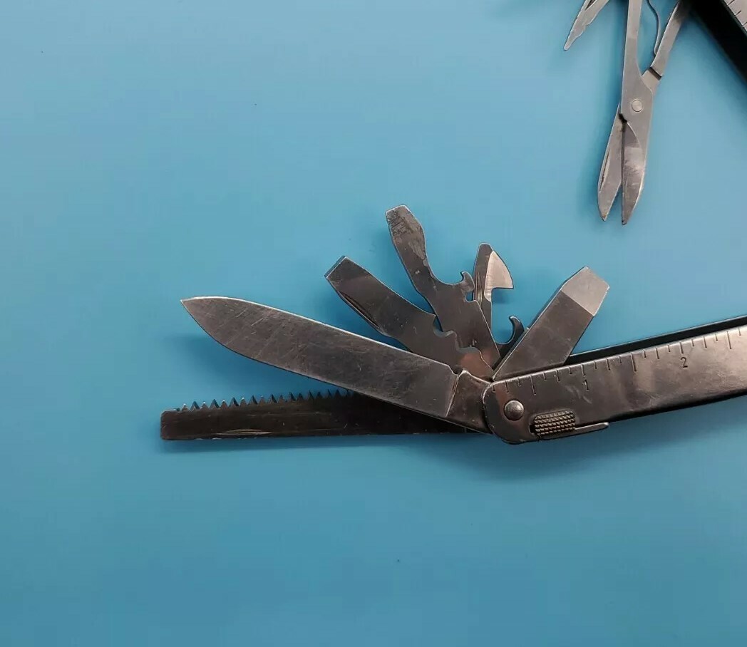 Victorinox (Swiss Army) Swiss Tool Multi Tool w/ Sheath – 1998 Version Pliers