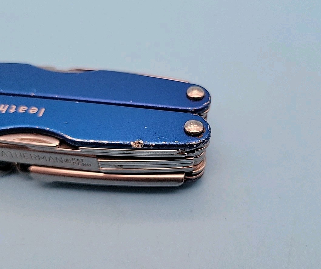 Leatherman JUICE CS4 Multi-Tool – Dated 1001 – Blue – Discontinued – Pliers