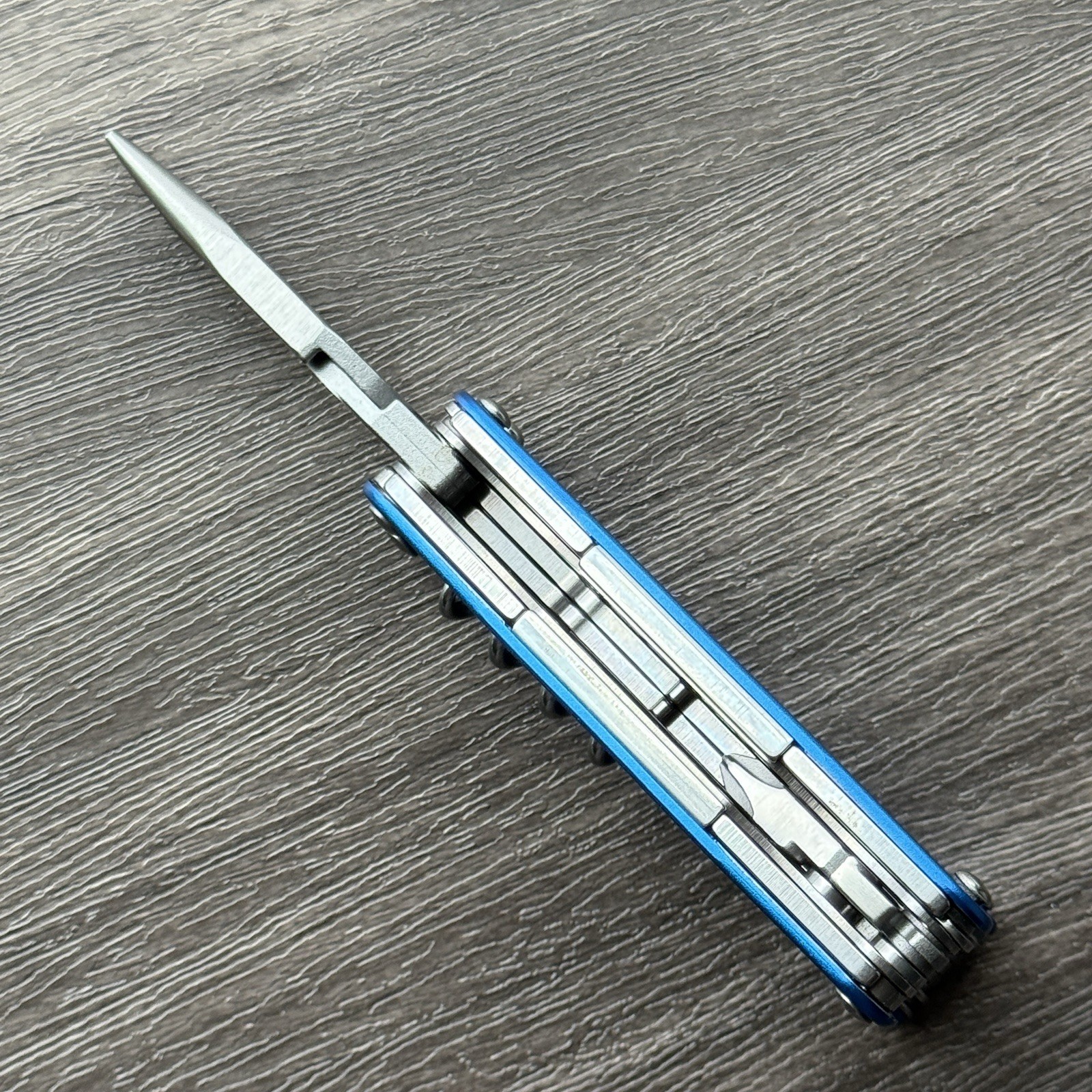 Leatherman Juice CS4 Glacier Blue multitool. New With Box