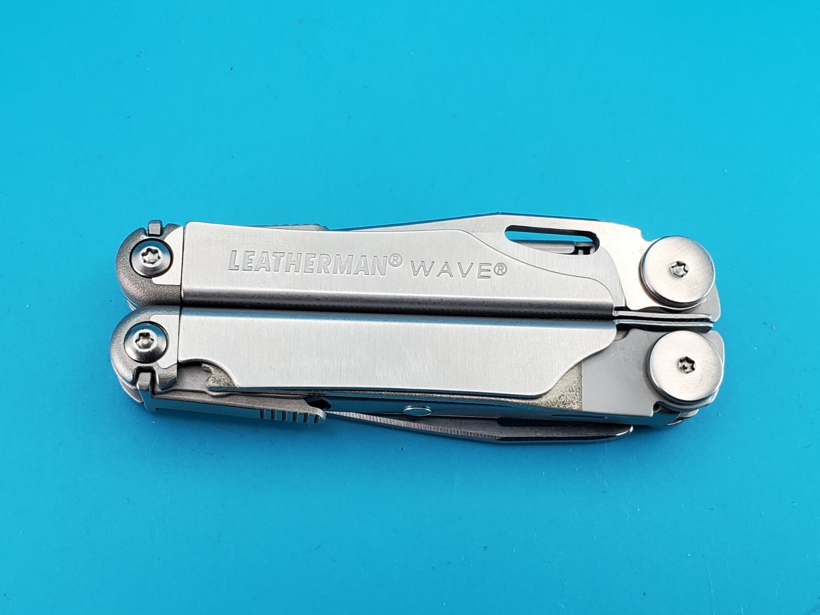 Leatherman Wave Multi-Tool! FAST SHIPPING! WELL MAINTAINED! WITH SHEATH!