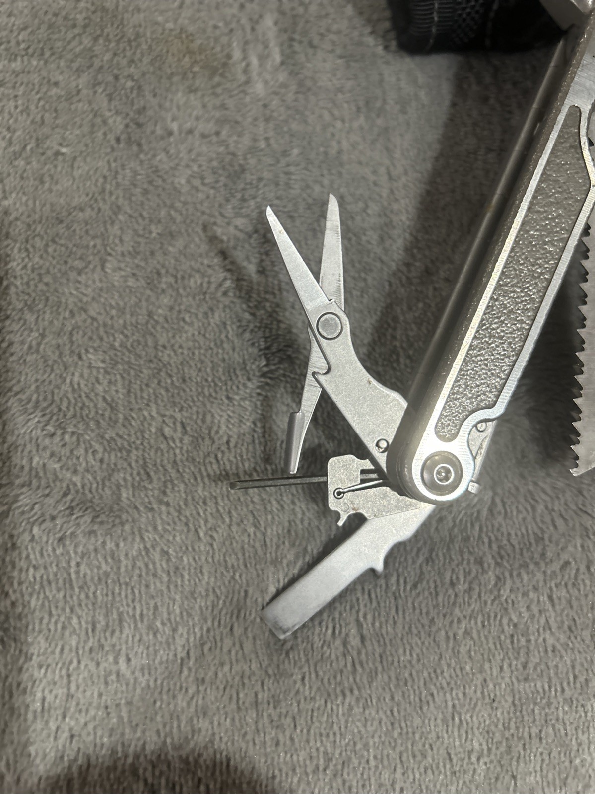 Leatherman Charge Multi-Tool w/ Sheath 7 Double Bits 154 CM Very Good Cond.