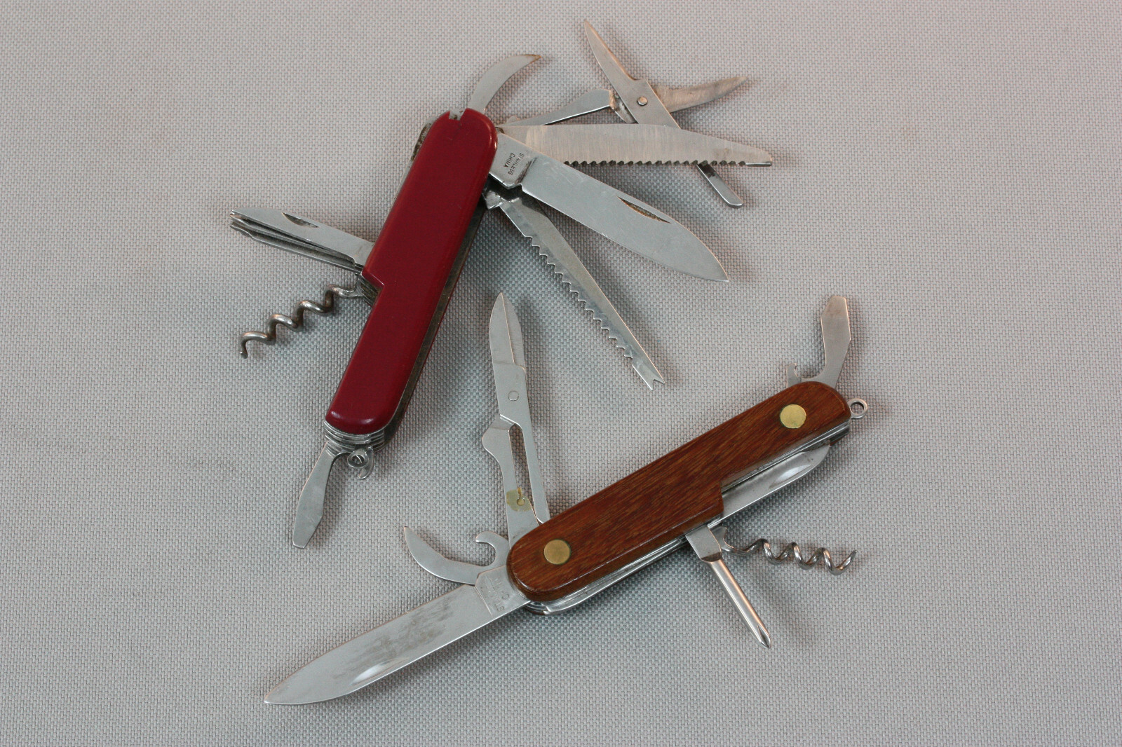 PAIR OF MULTI-USE POCKET KNIVES
