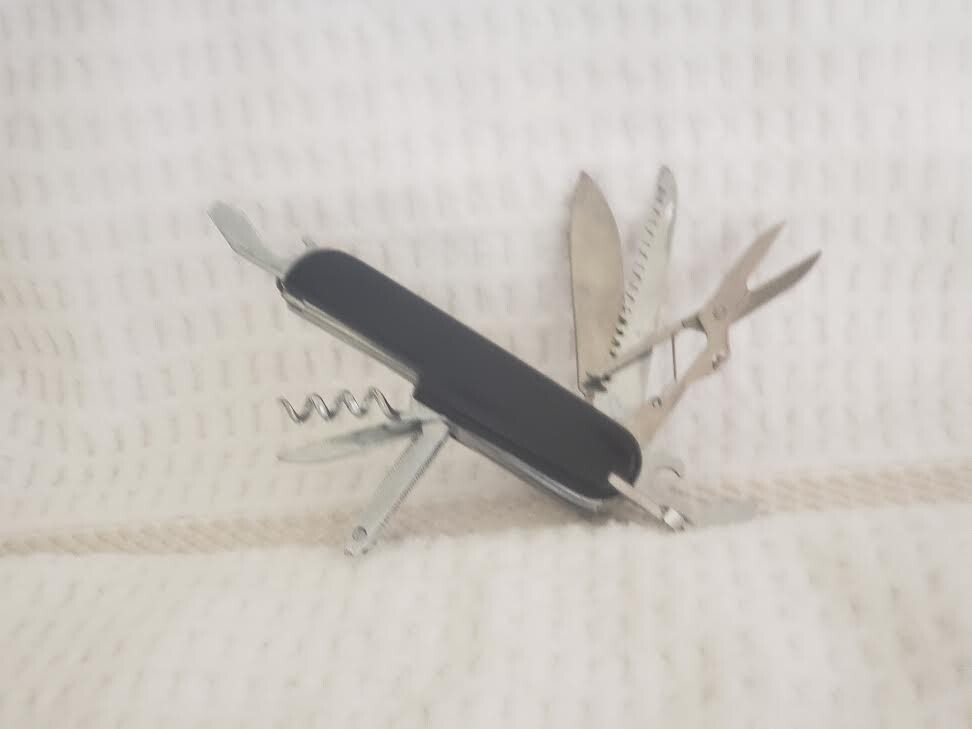 MULTI PURPOSE CAMPING/CARRY KNIFE