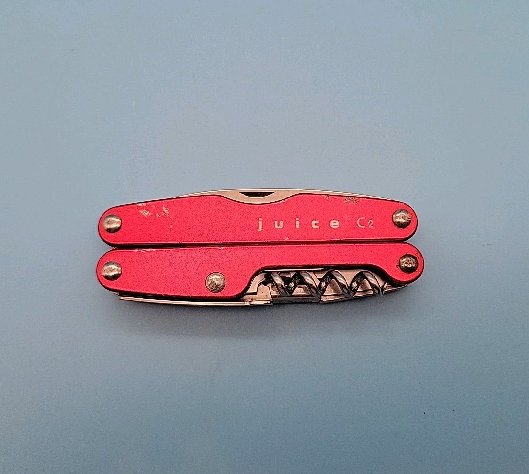 Leatherman JUICE C2 Multi-Tool – Dated 0509 – Red – Knife, Pliers *Retired*