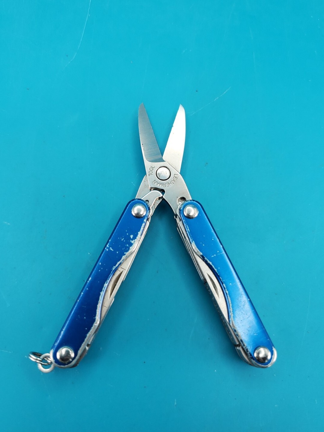 Leatherman “Squirt S4” Stainless Steel Multi Tool – BLUE!