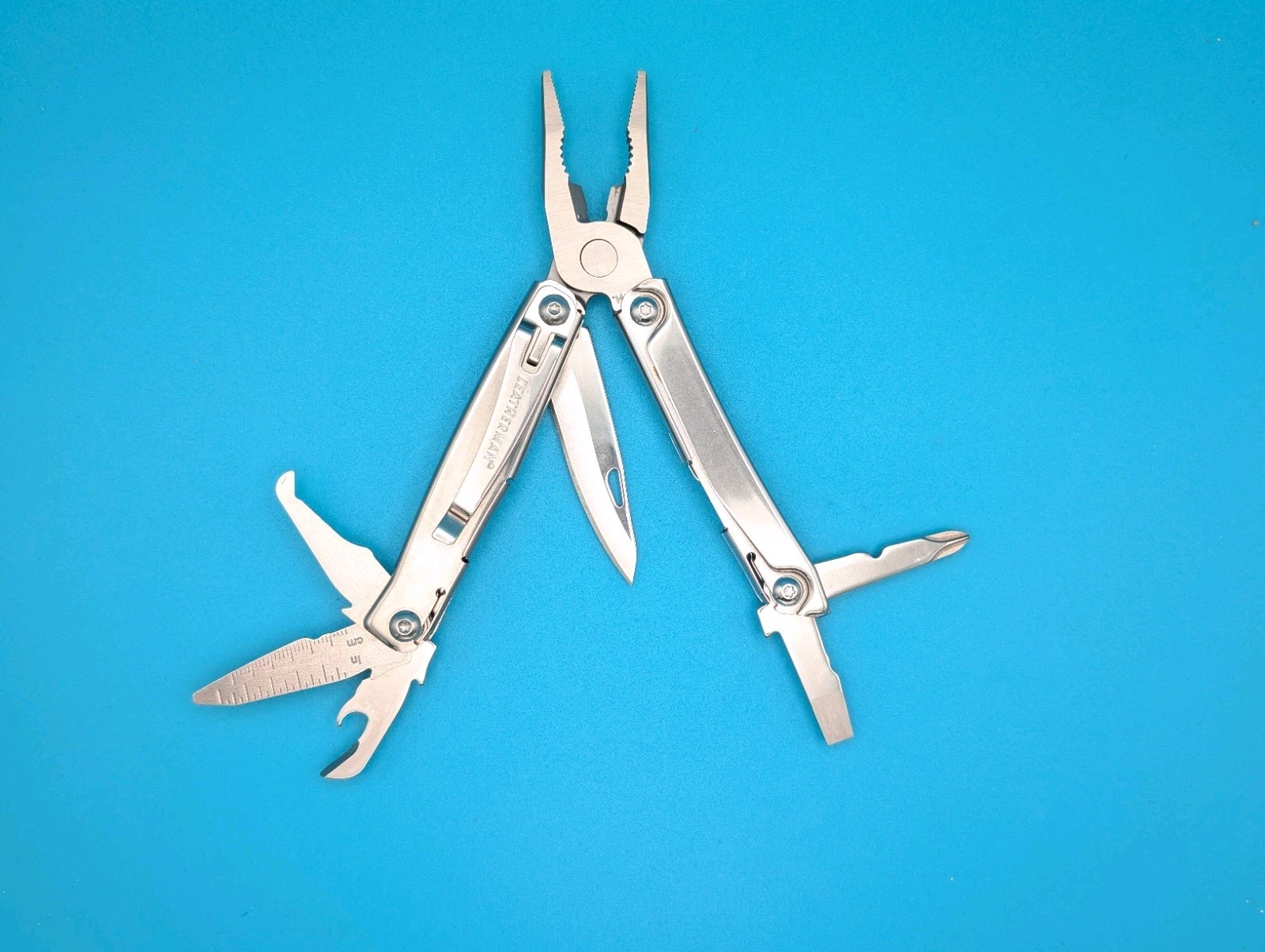 Leatherman Rev 3.8″ Multi-Tool, Stainless! With Sheath!