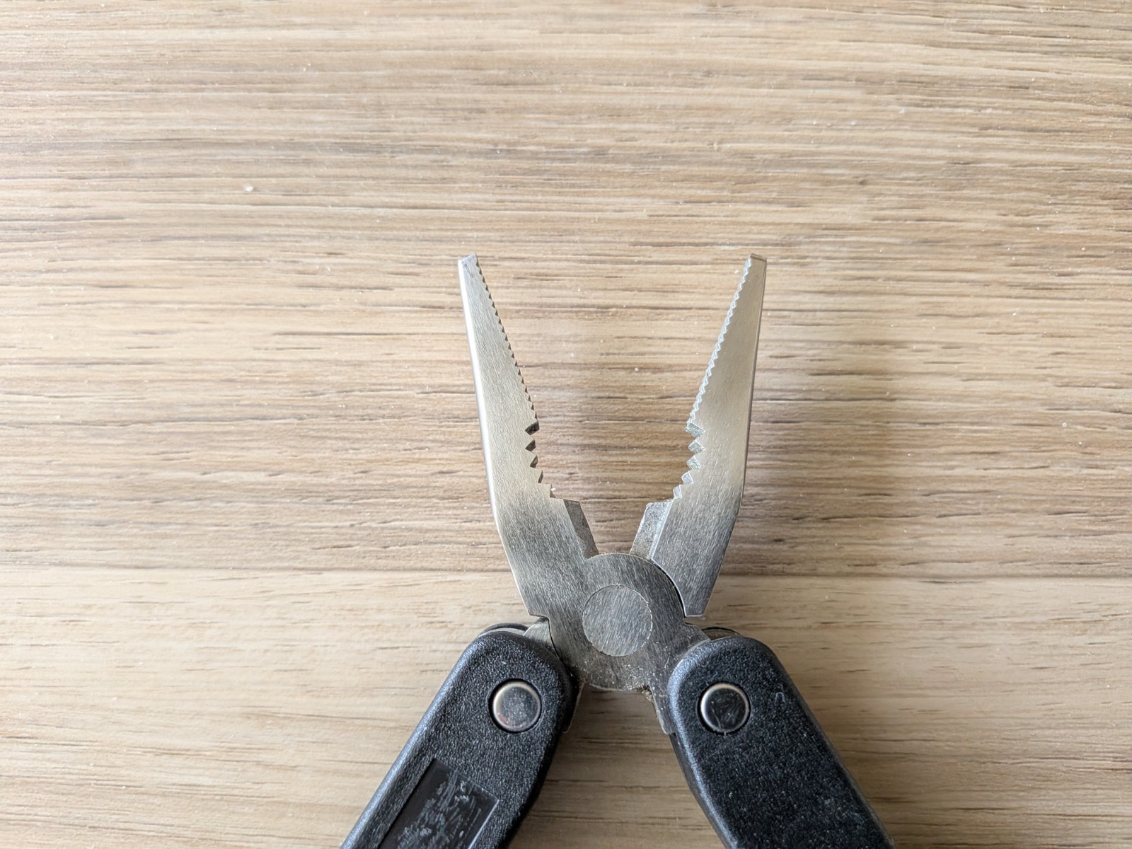 BARLOW MULTI FUNCTION TOOL – Multi Plier Saw Knife