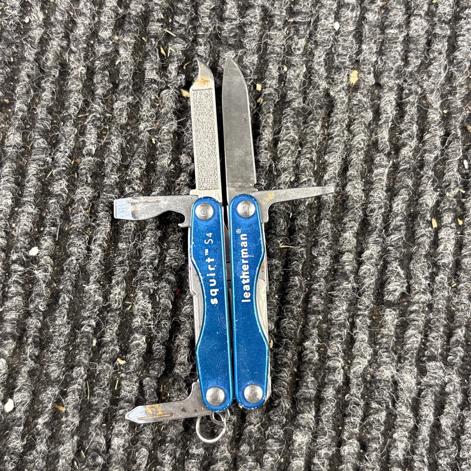 Leatherman Squirt S4 Stainless Steel Multitool Keychain – Blue (186)