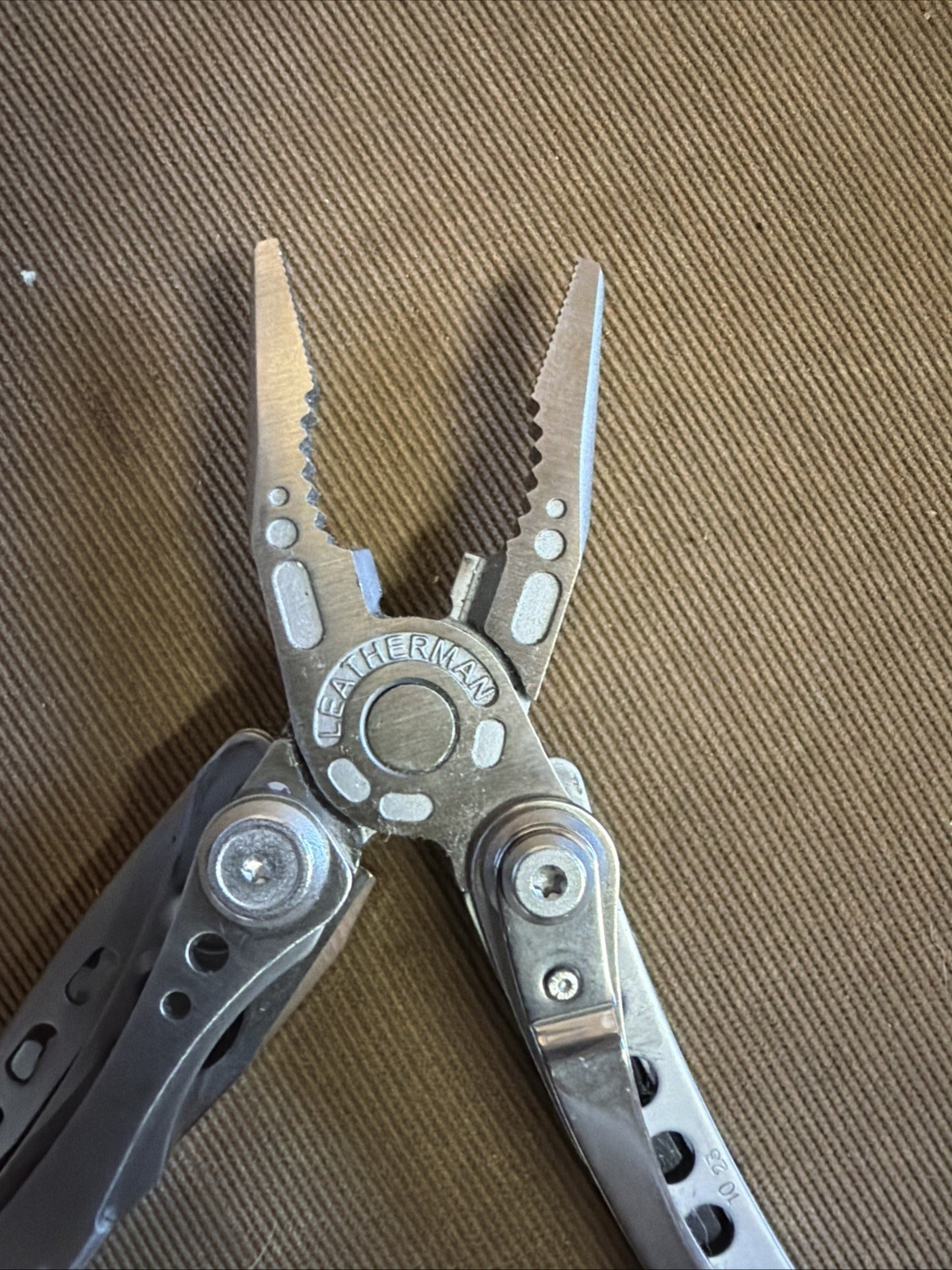 Leatherman Skeletool Stainless Steel Multi Tool