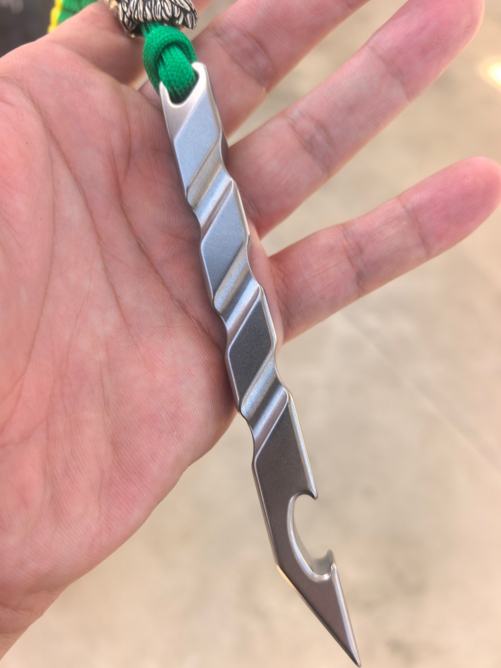 TC21 Titanium alloy pry bar Non-slip handle White copper pendant Rugged EDC Tool