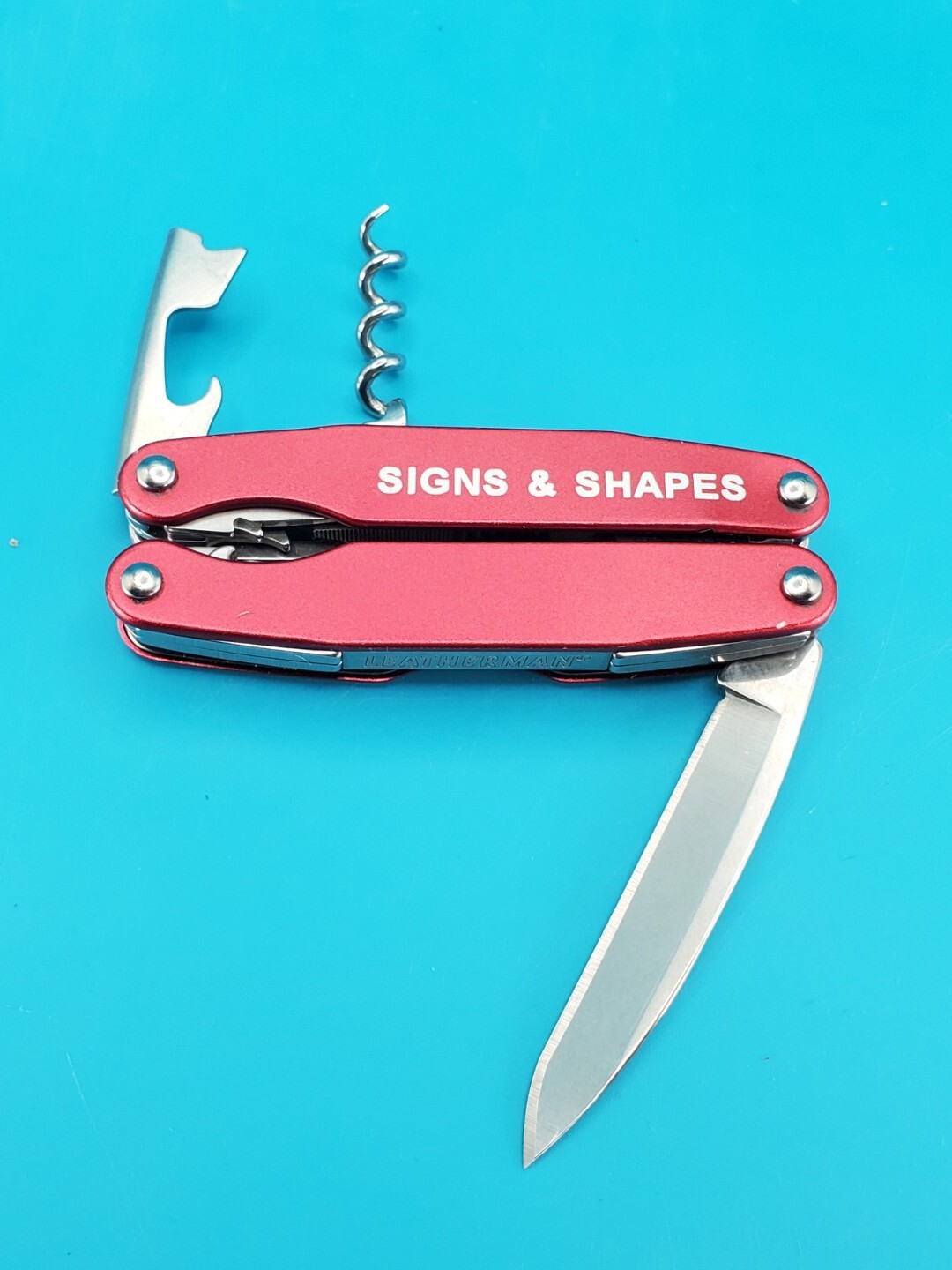 Leatherman Juice C2 Red Multi Tool! RETIRED! NICE! SIGNS & SHAPES