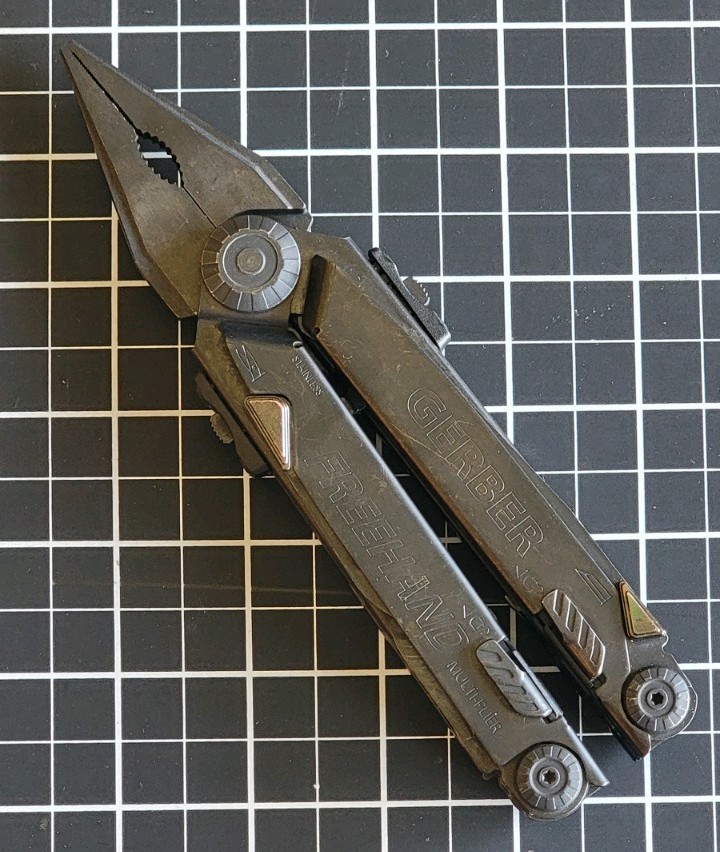Gerber Freehand Multi-tool w/ Sheath (Black Oxide)