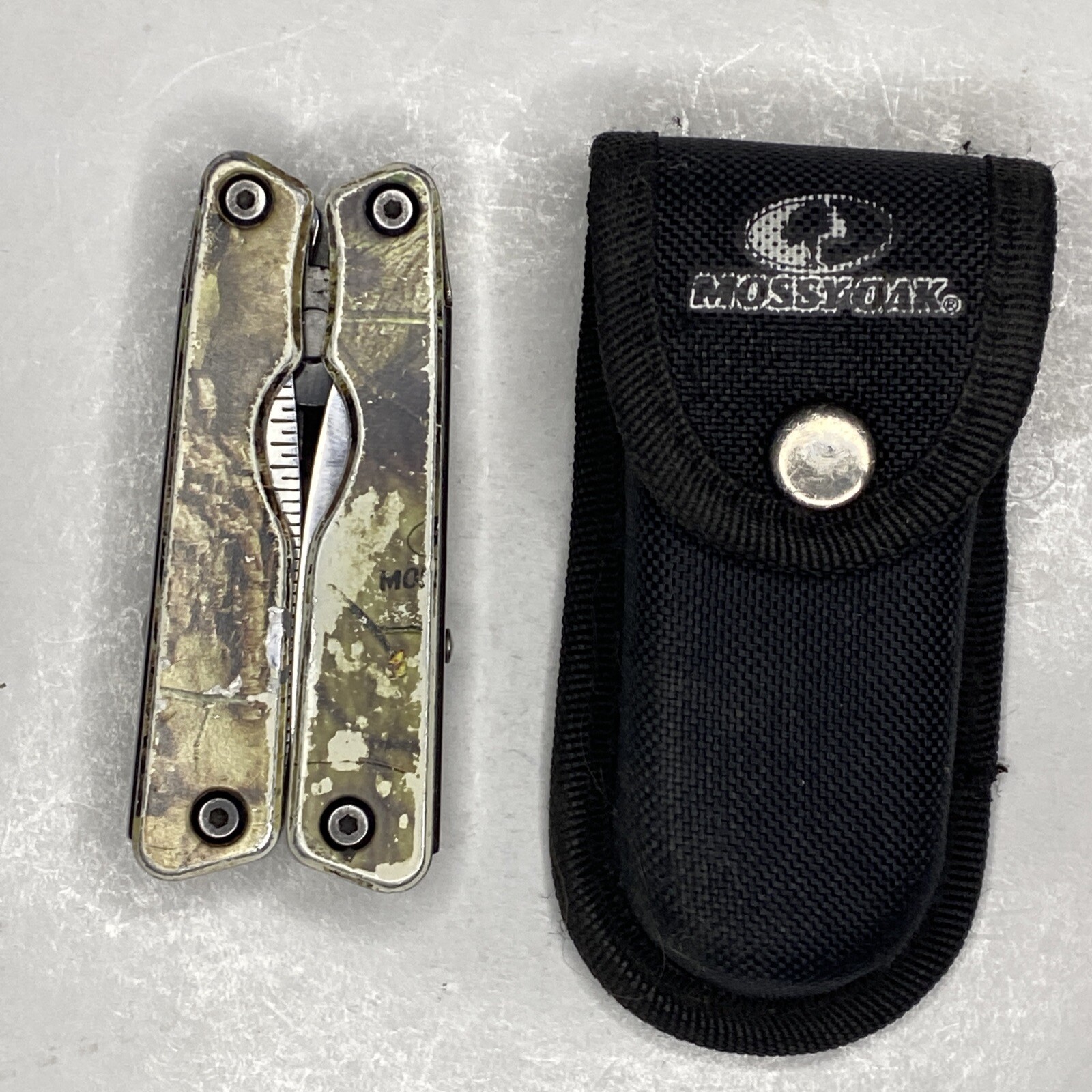 MOSSY OAK 13-1 Multi-tool – Multi Function Pliers – Folding Tool Camouflage