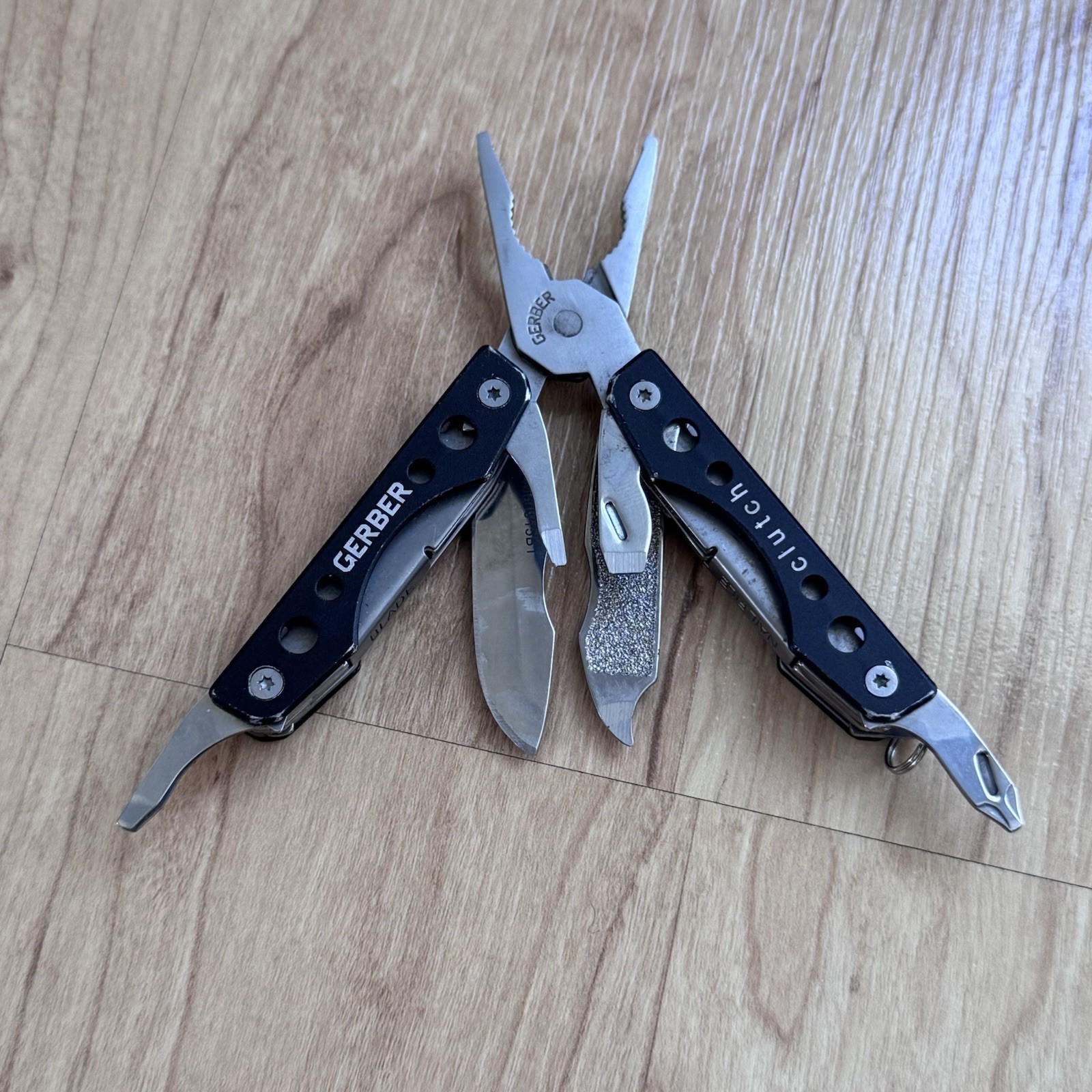 GERBER CLUTCH FOLDING MULTI TOOL PLIER KNIFE MULTI BLADE KNIVES TOOLS BLACK USED