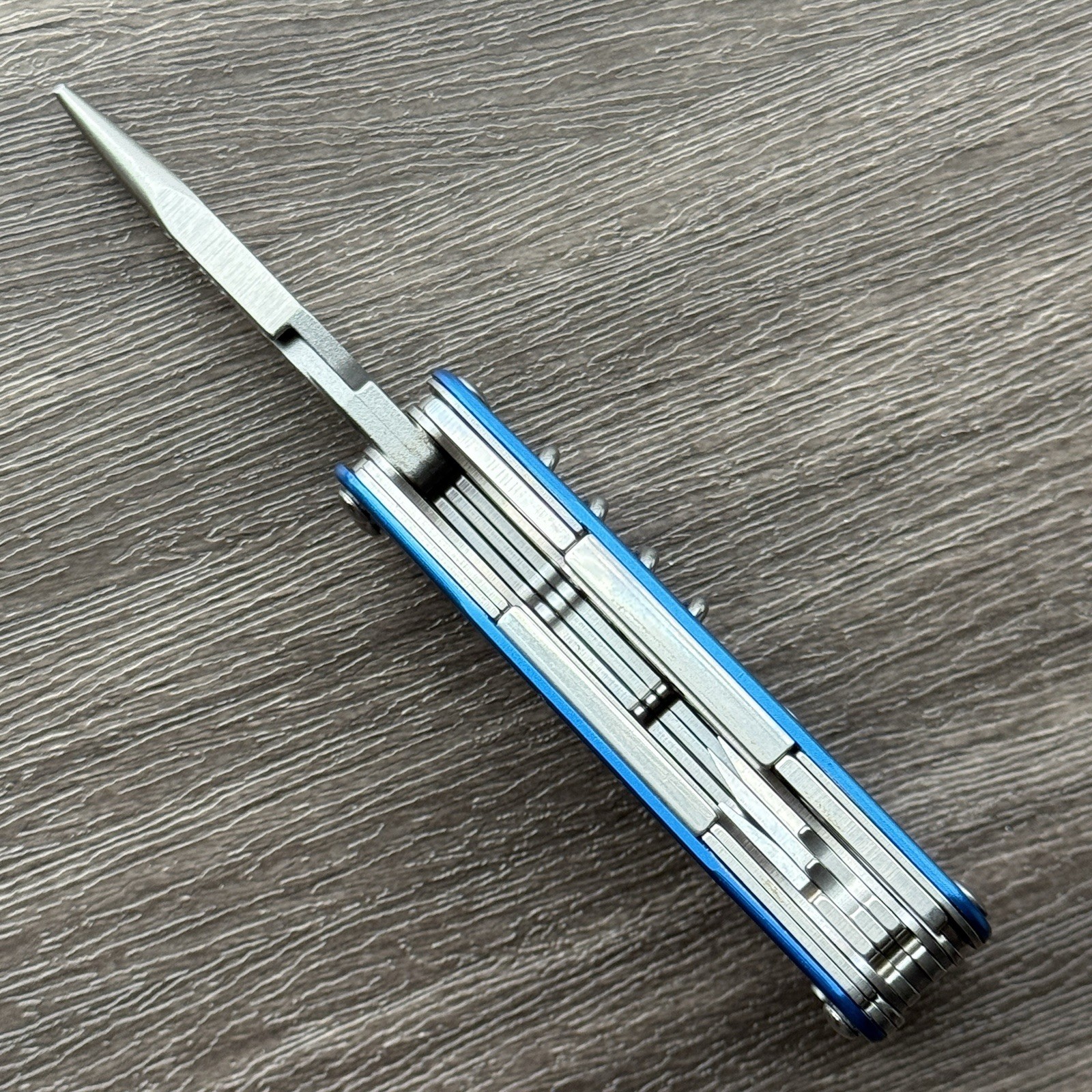 Leatherman Juice CS4 Glacier Blue multitool. New With Box