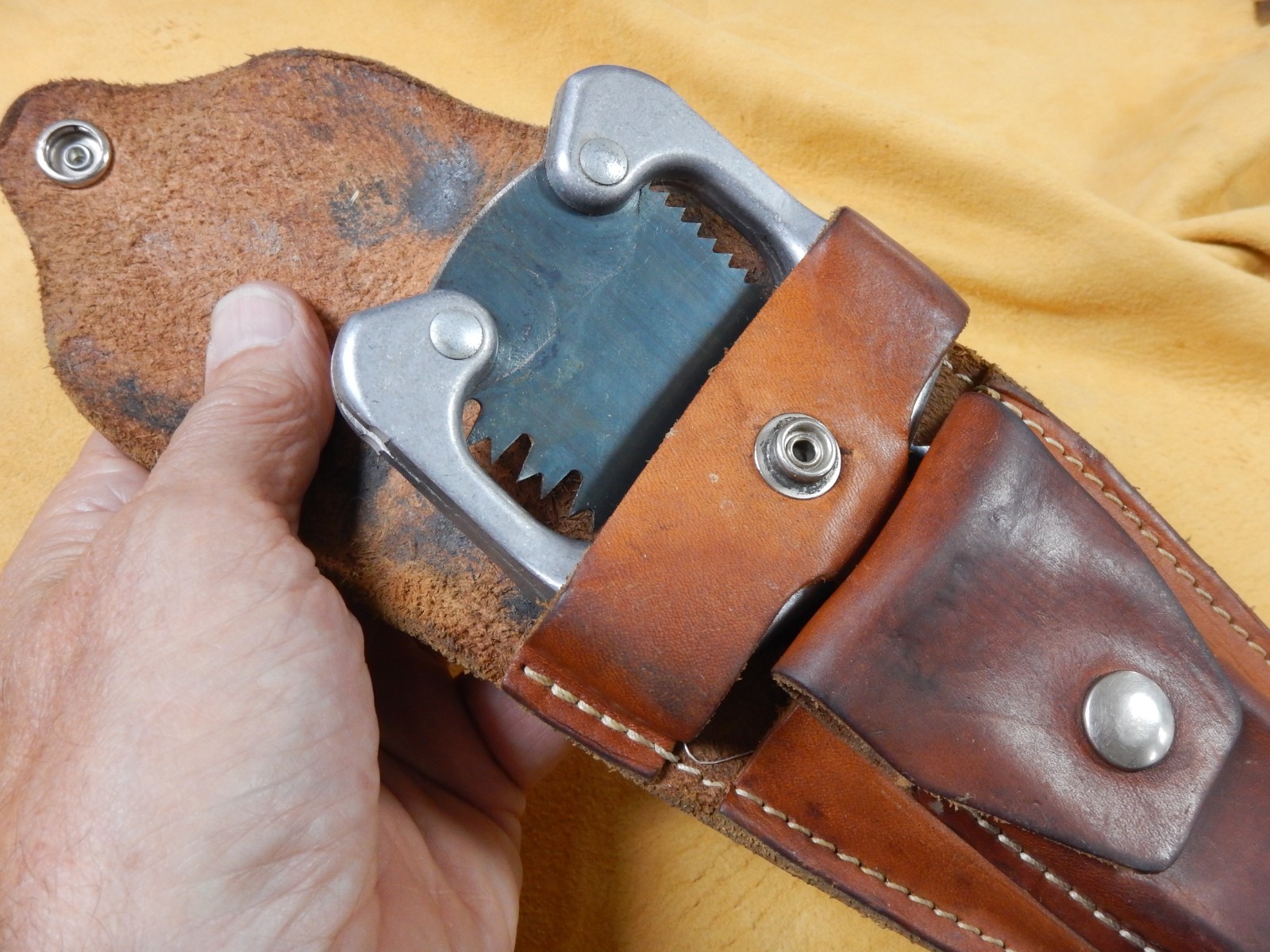 Wyoming Pac Saw Vintage W/ Leather Sheath 12-1/2″ Long Nice Shape