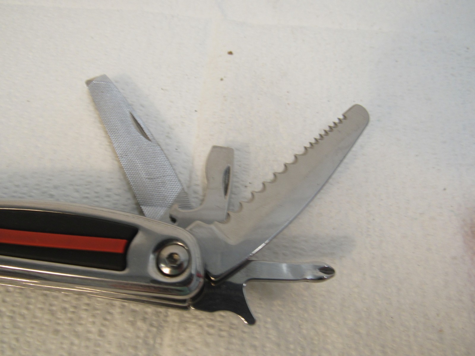 Radio Shack Multi-Tool Stainless Steel With Belt Case Red, Black, Stainless
